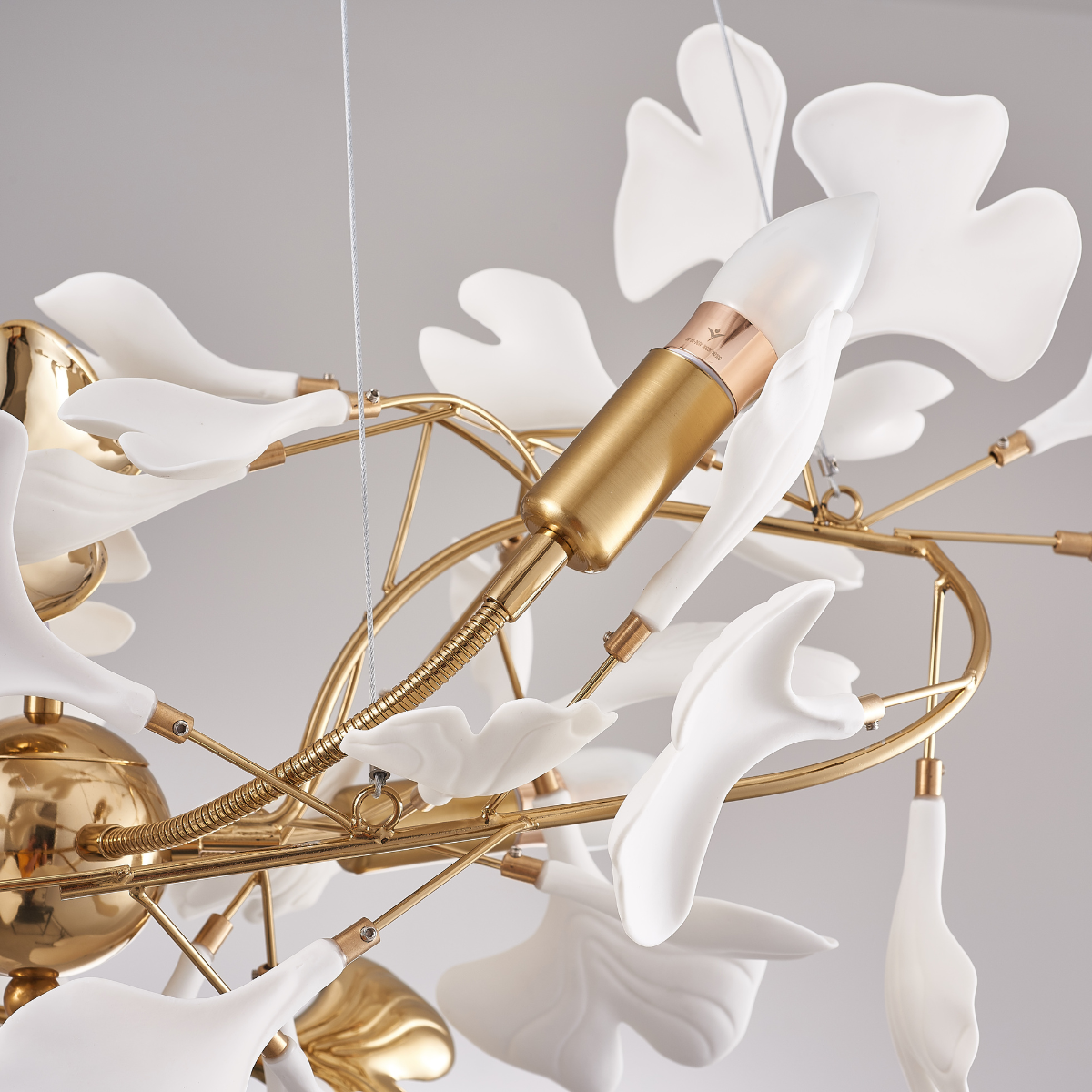 Olivia Lustre Suspension Feuille Artistic Design, Métal/Céramique, Blanc, Salon