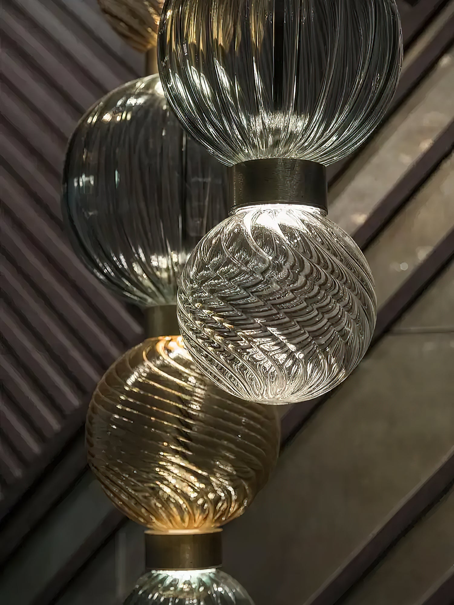 Celvara Globe Pendant Lamp - Vakkerlight