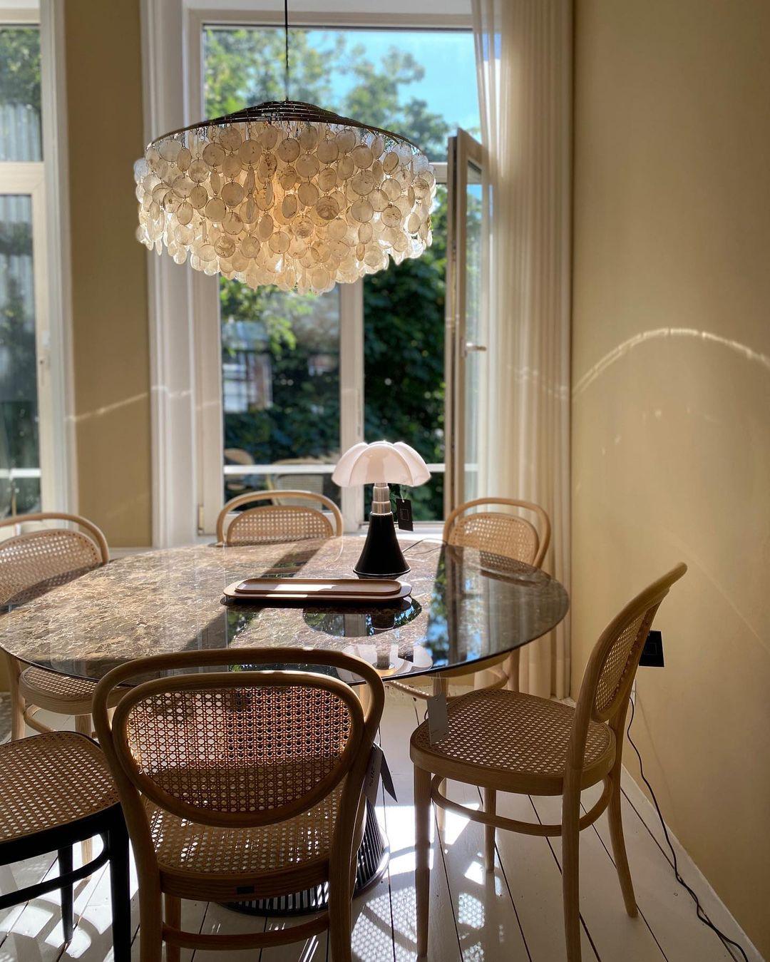 Round Shell Chandelier - Blowlighting