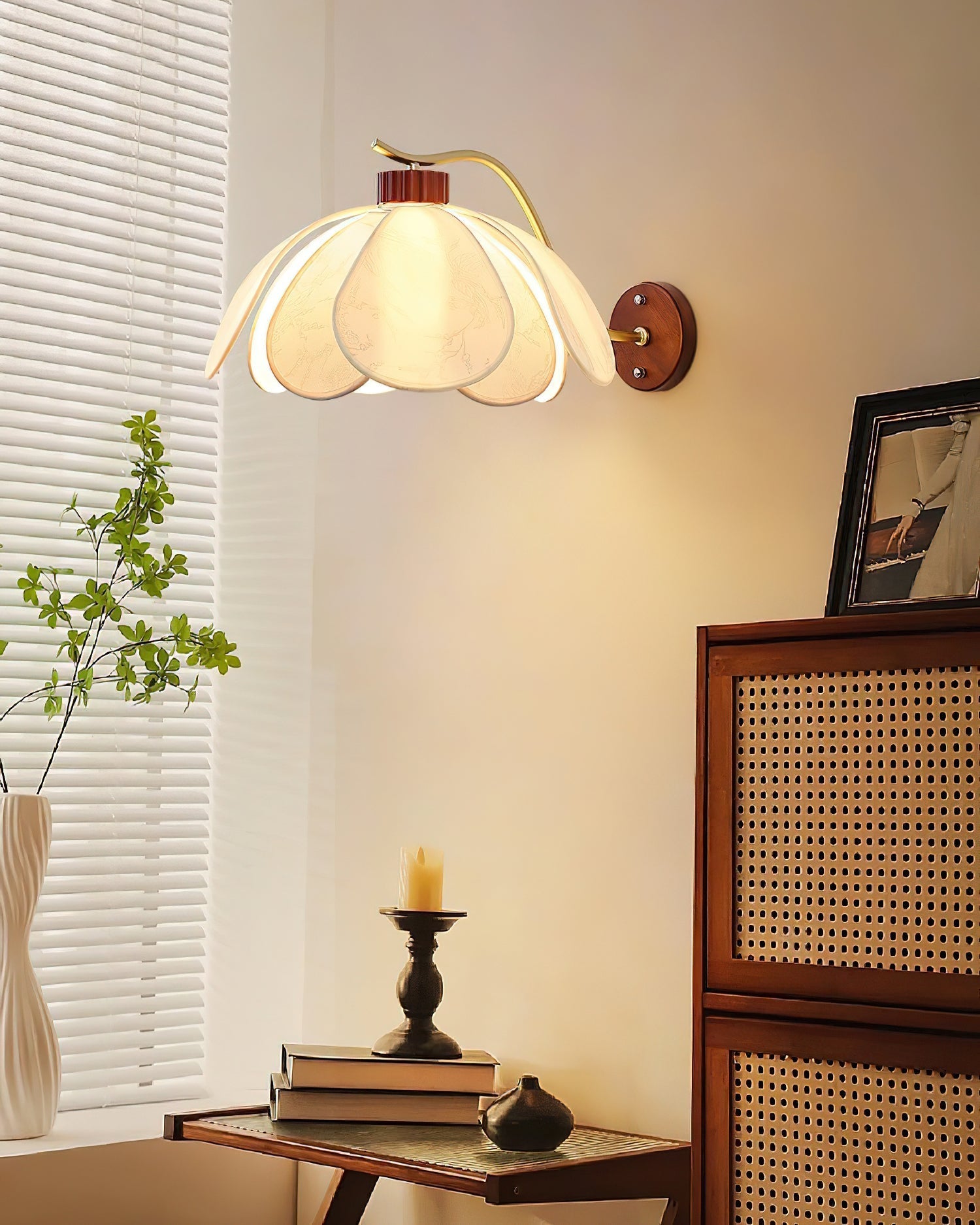 Florvia Wall Lamp Petal Floral Shade - Letslighting