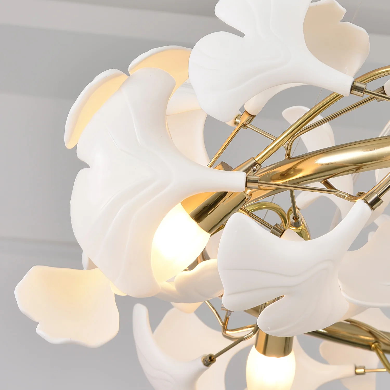 Eurzoris Gingko Metal Leaf Chandelier - Blowlighting