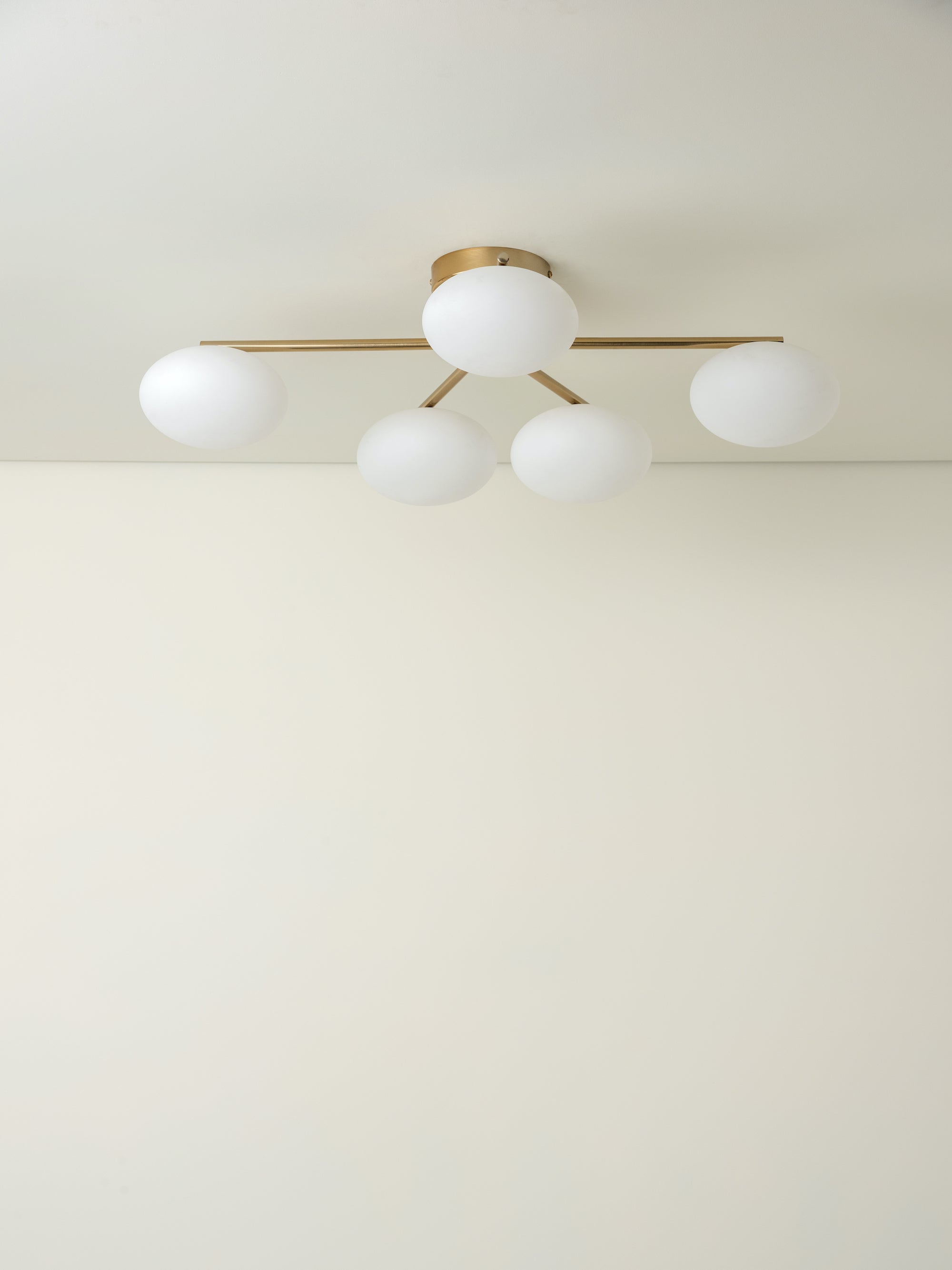 Imperial Plafonnier encastré à 5 lumières en laiton et opale