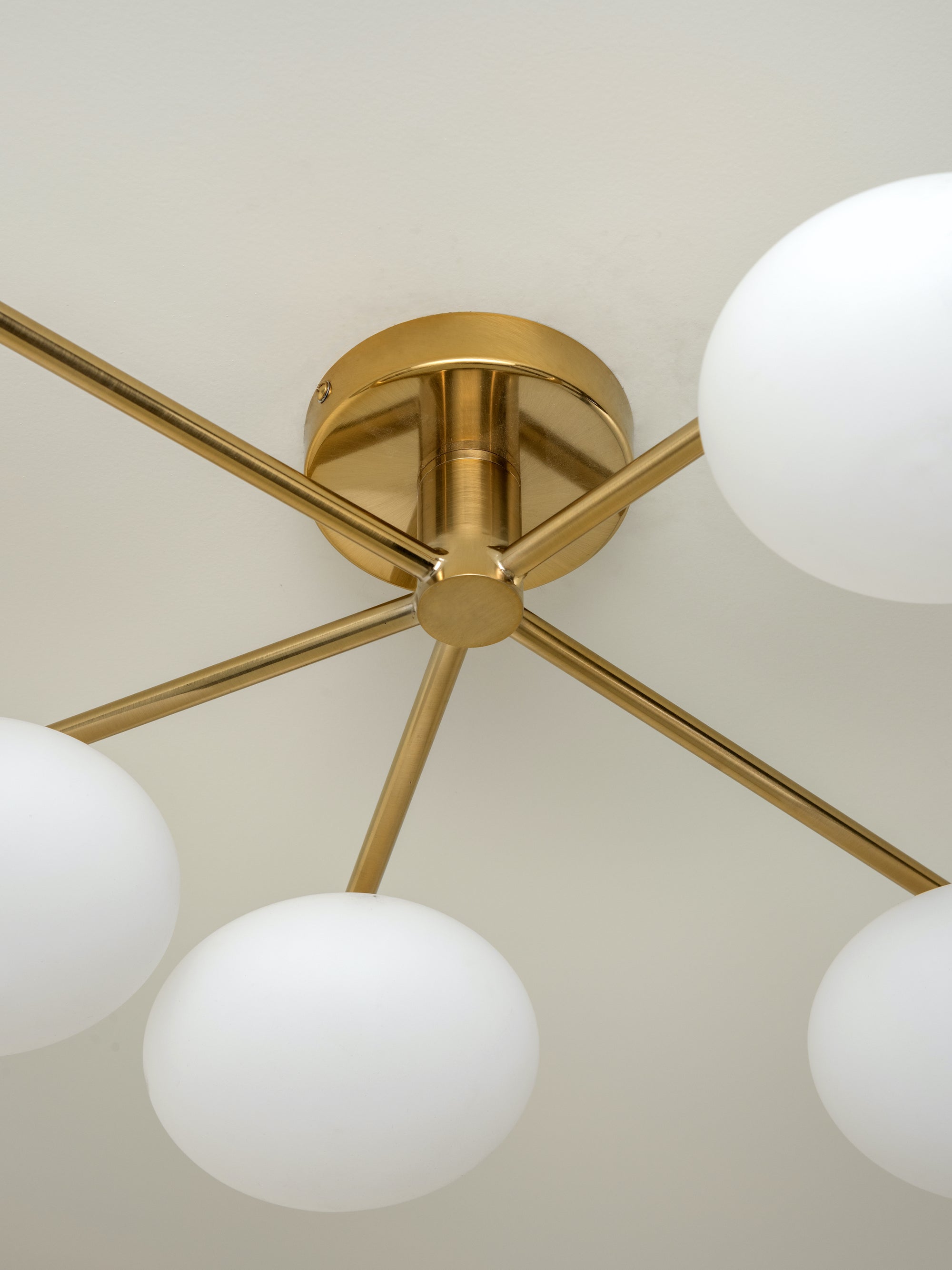 Imperial Plafonnier encastré à 5 lumières en laiton et opale