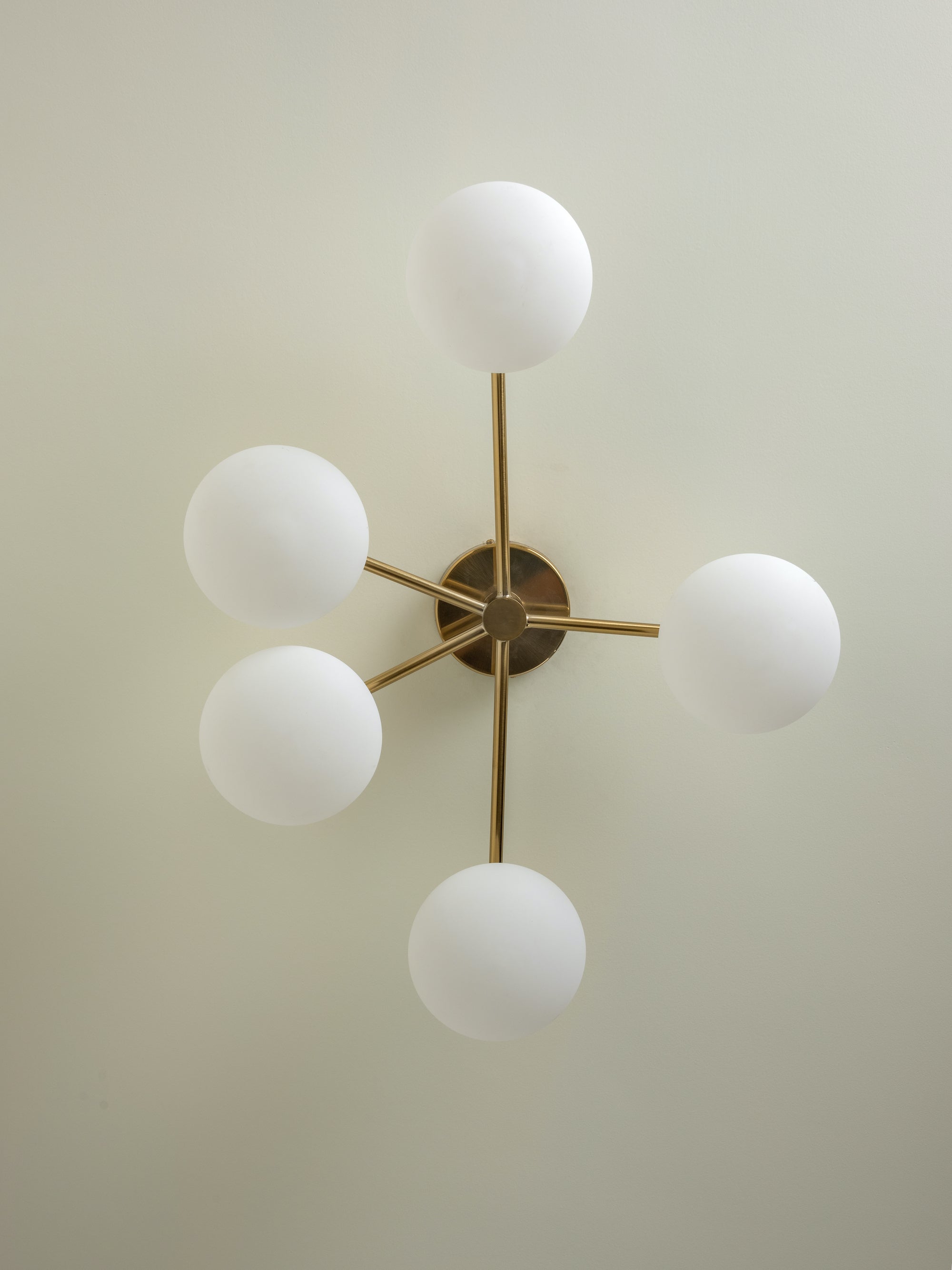Imperial Plafonnier encastré à 5 lumières en laiton et opale