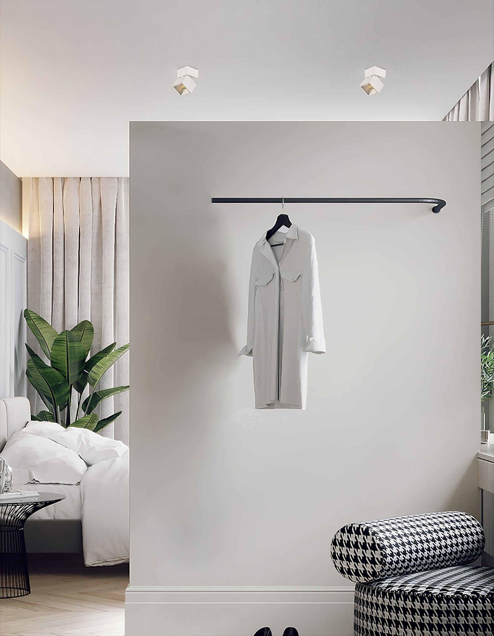 Lara2 Spotlights - Blowlighting