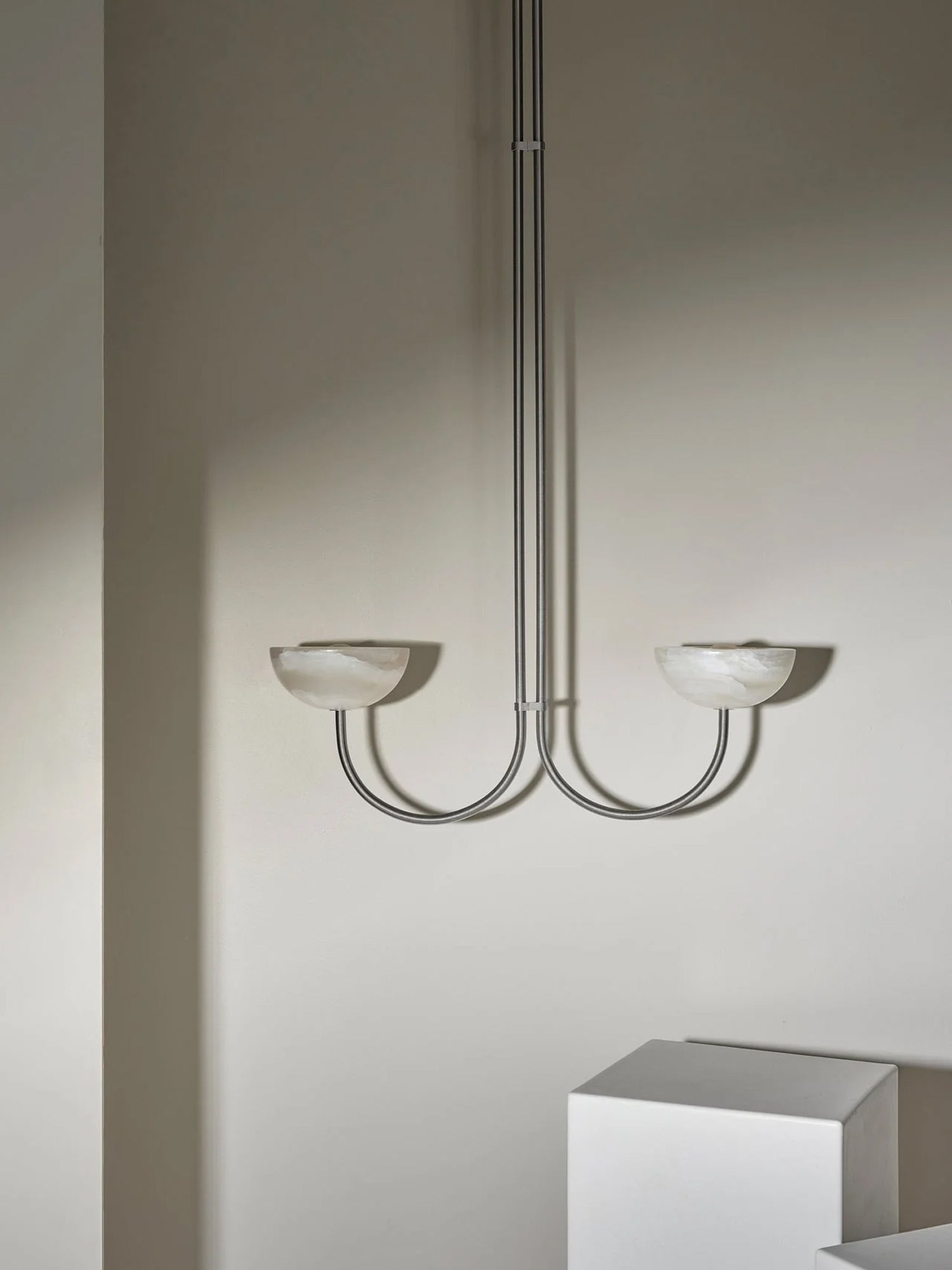Lunaris Suspension Minimaliste en Albâtre