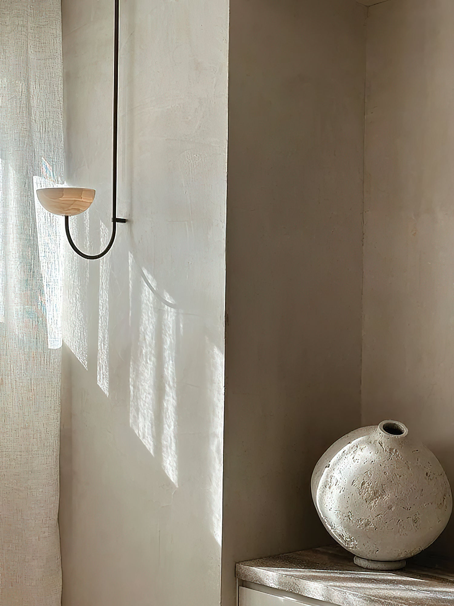 Lunaris Suspension Minimaliste en Albâtre
