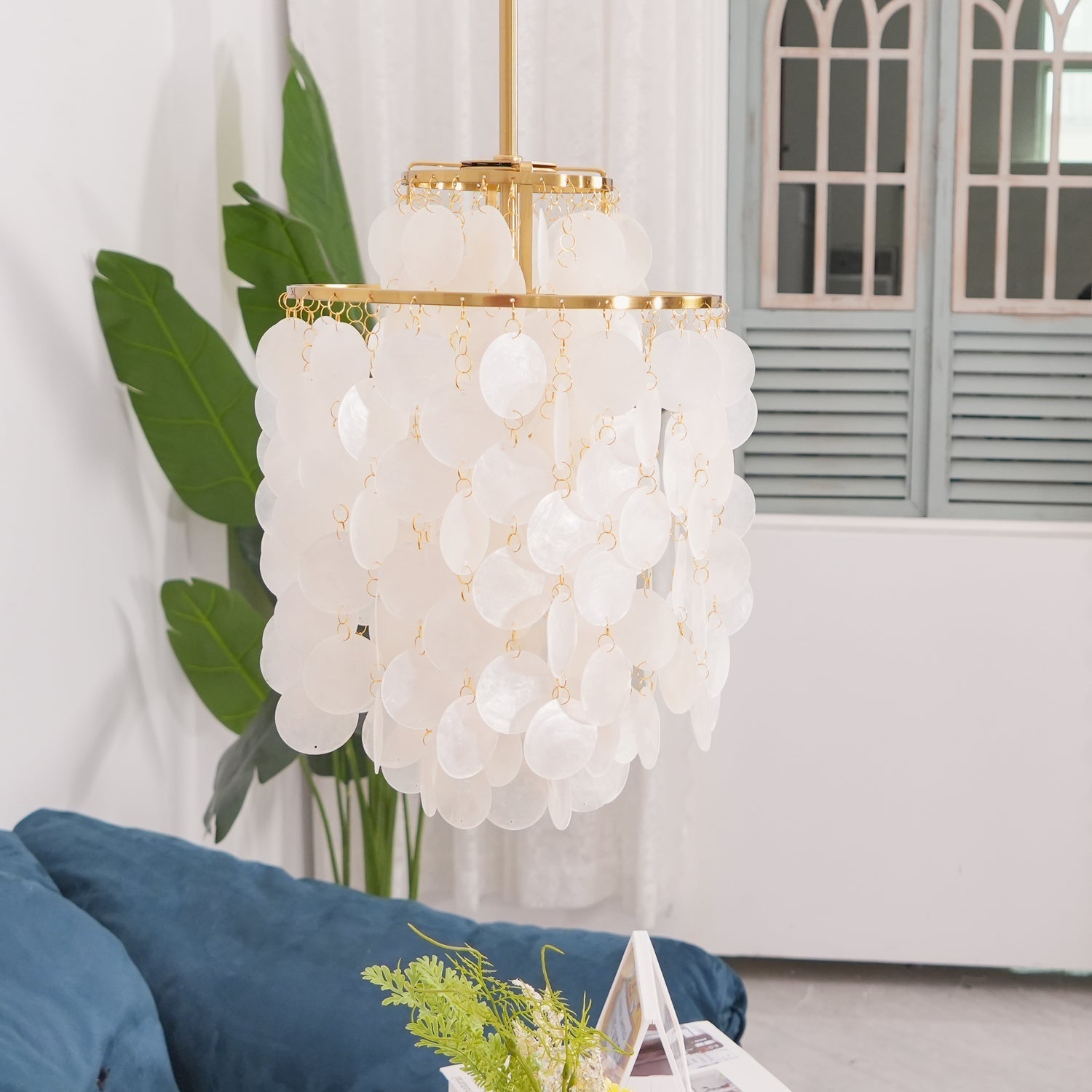 Round Shell Chandelier - Blowlighting