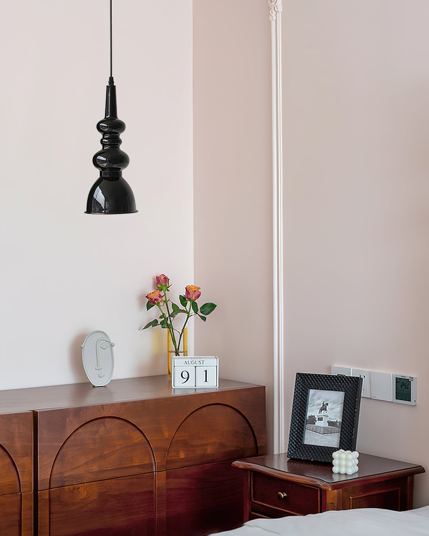 Svelte Noir Pendant Light - Blowlighting