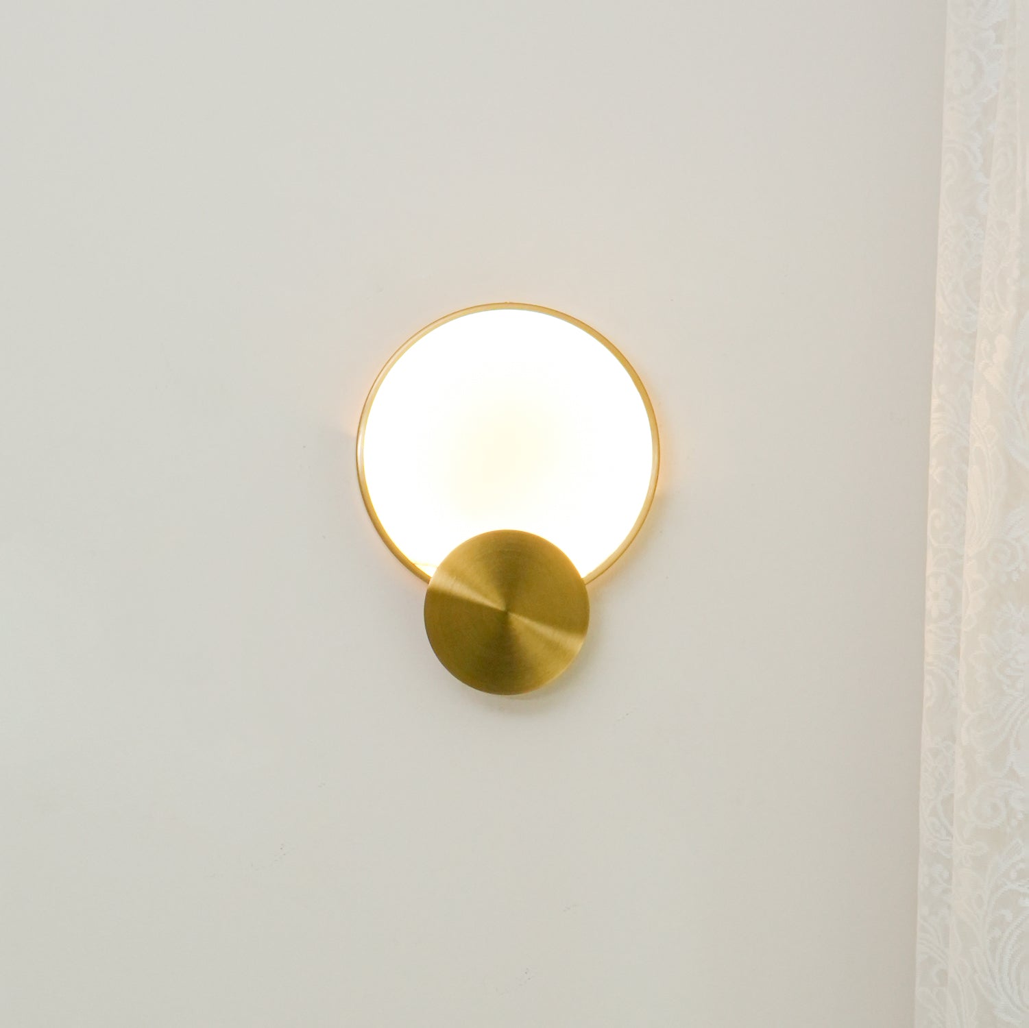 Myvelarae Circular Alabaster Wall Light - Letslighting