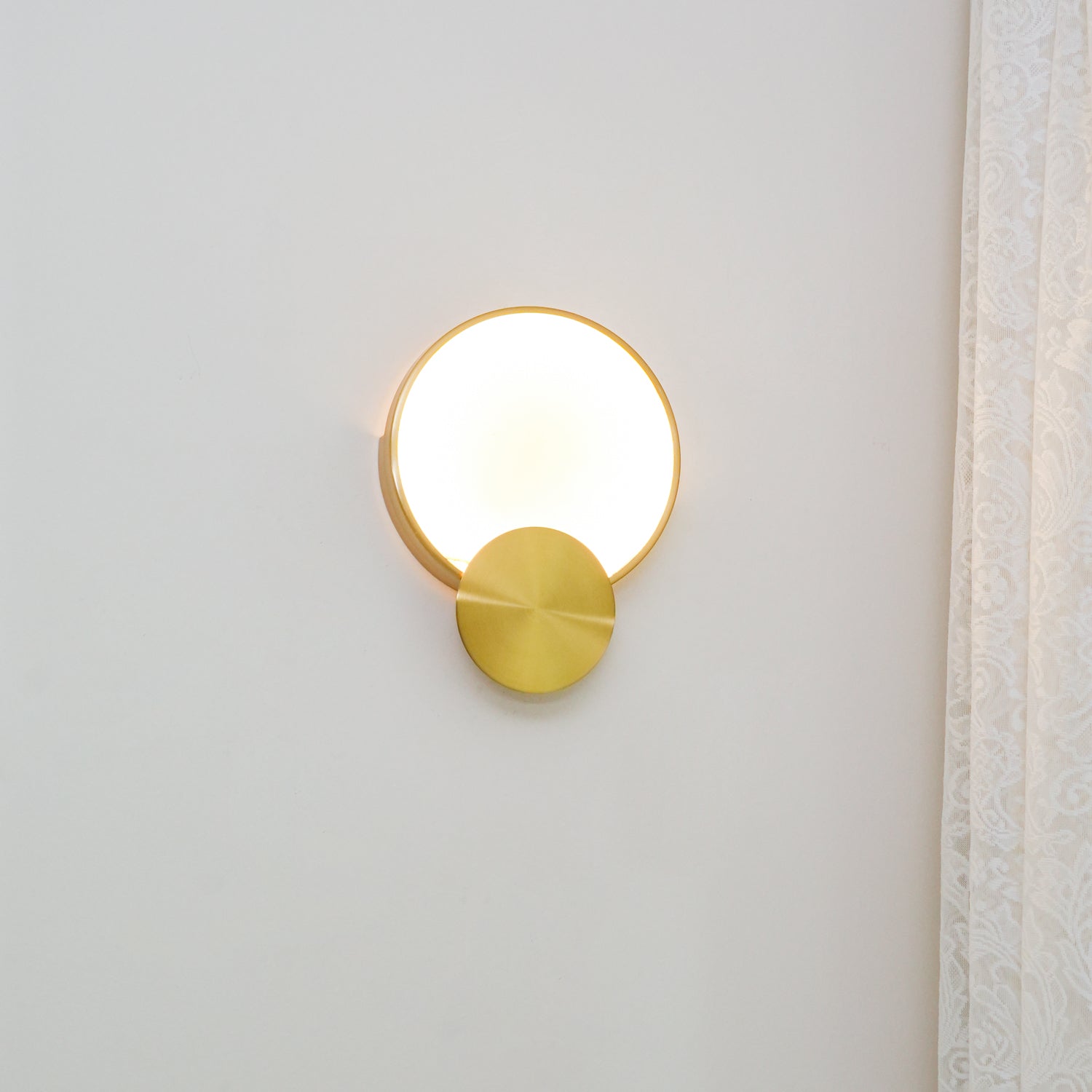 Myvelarae Circular Alabaster Wall Light - Letslighting