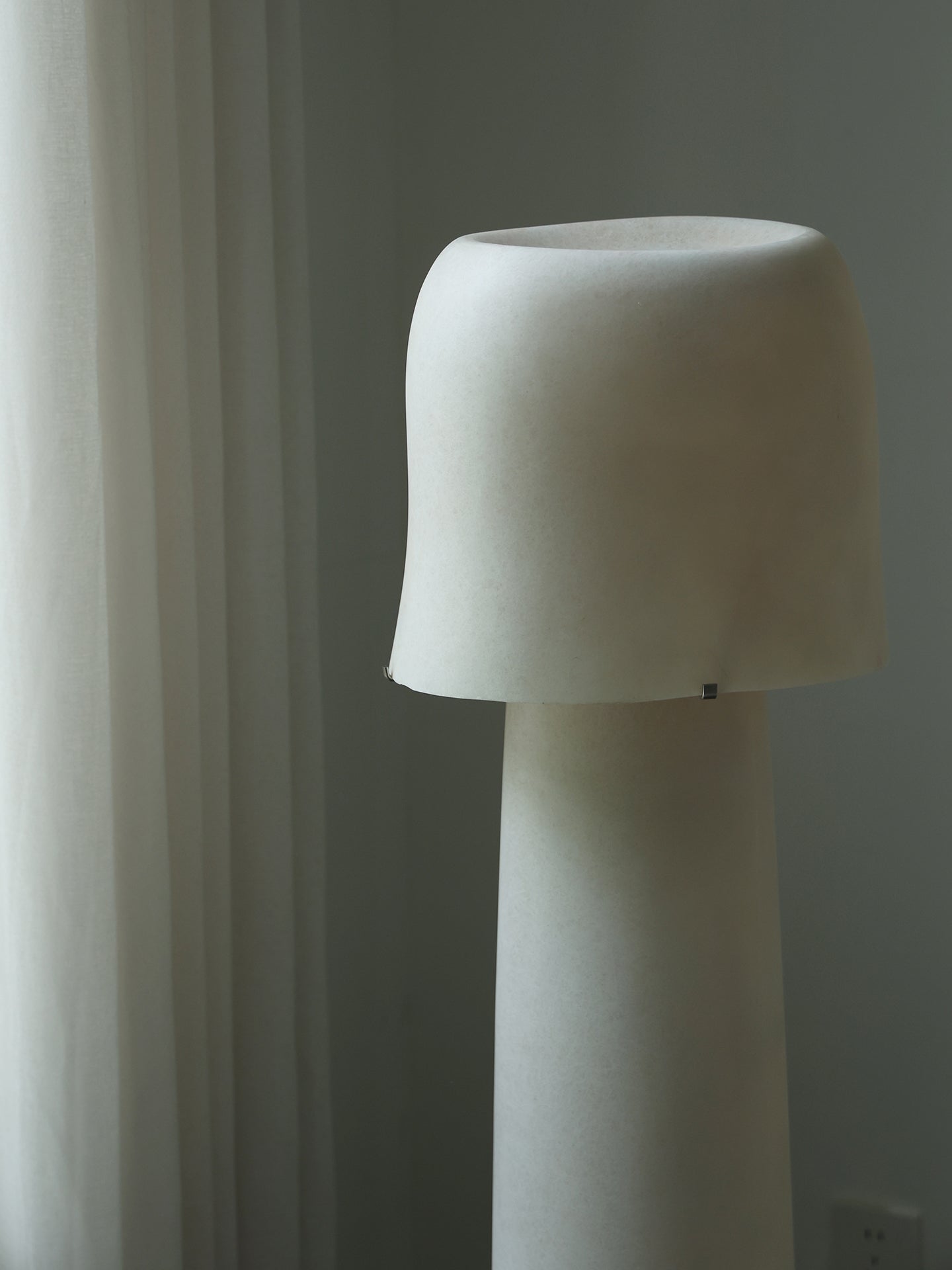 Vellum Moderne Minimaliste Plastique Métal Lampadaire