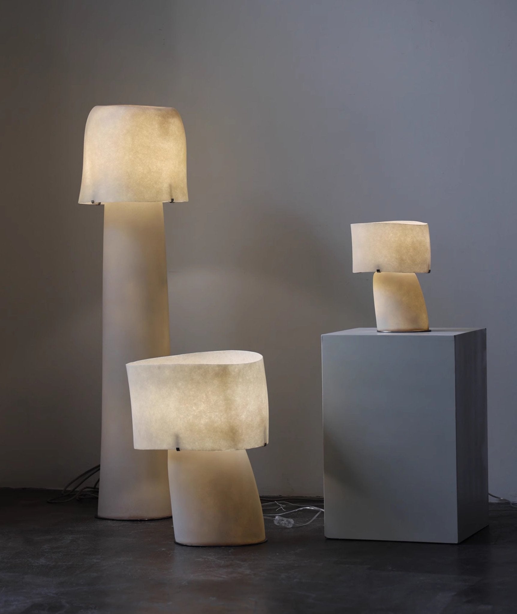 Vellum Moderne Minimaliste Plastique Métal Lampadaire