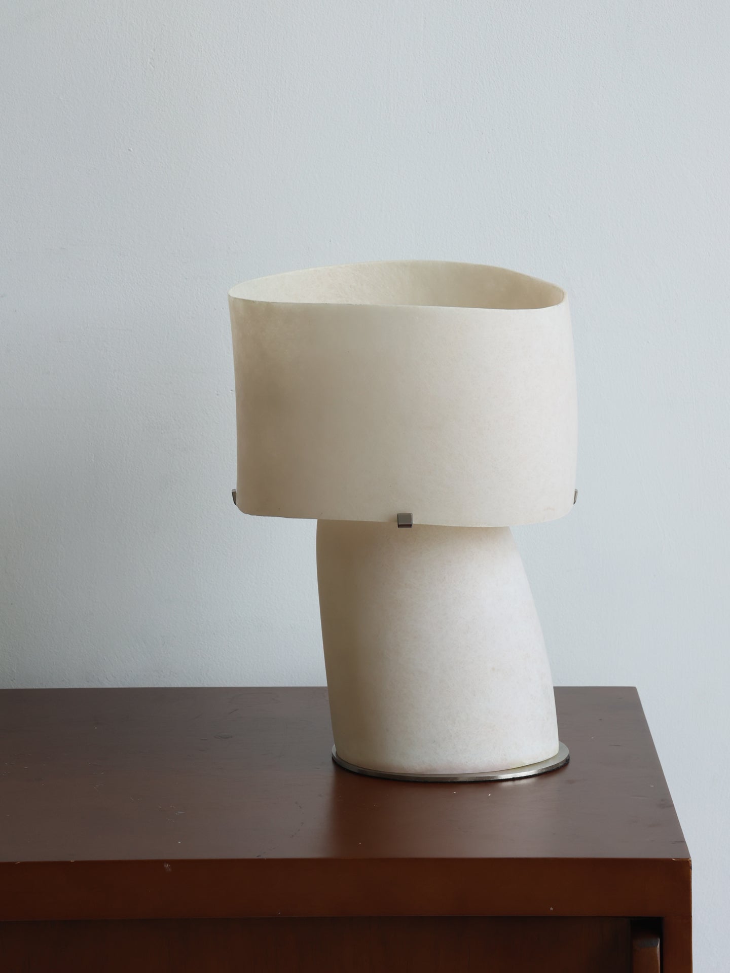 Vellum Moderne Minimaliste Plastique Métal Lampe de Table