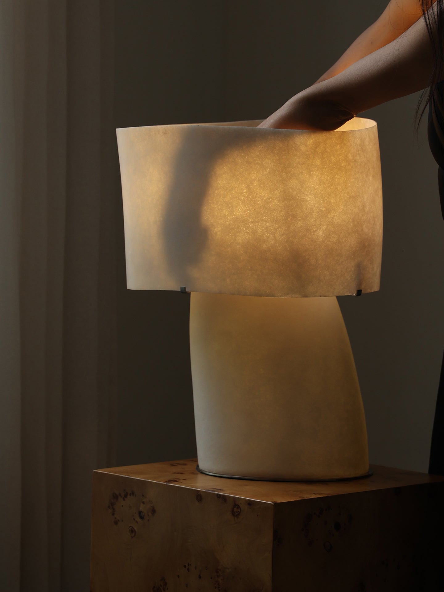 Vellum Moderne Minimaliste Plastique Métal Lampe de Table