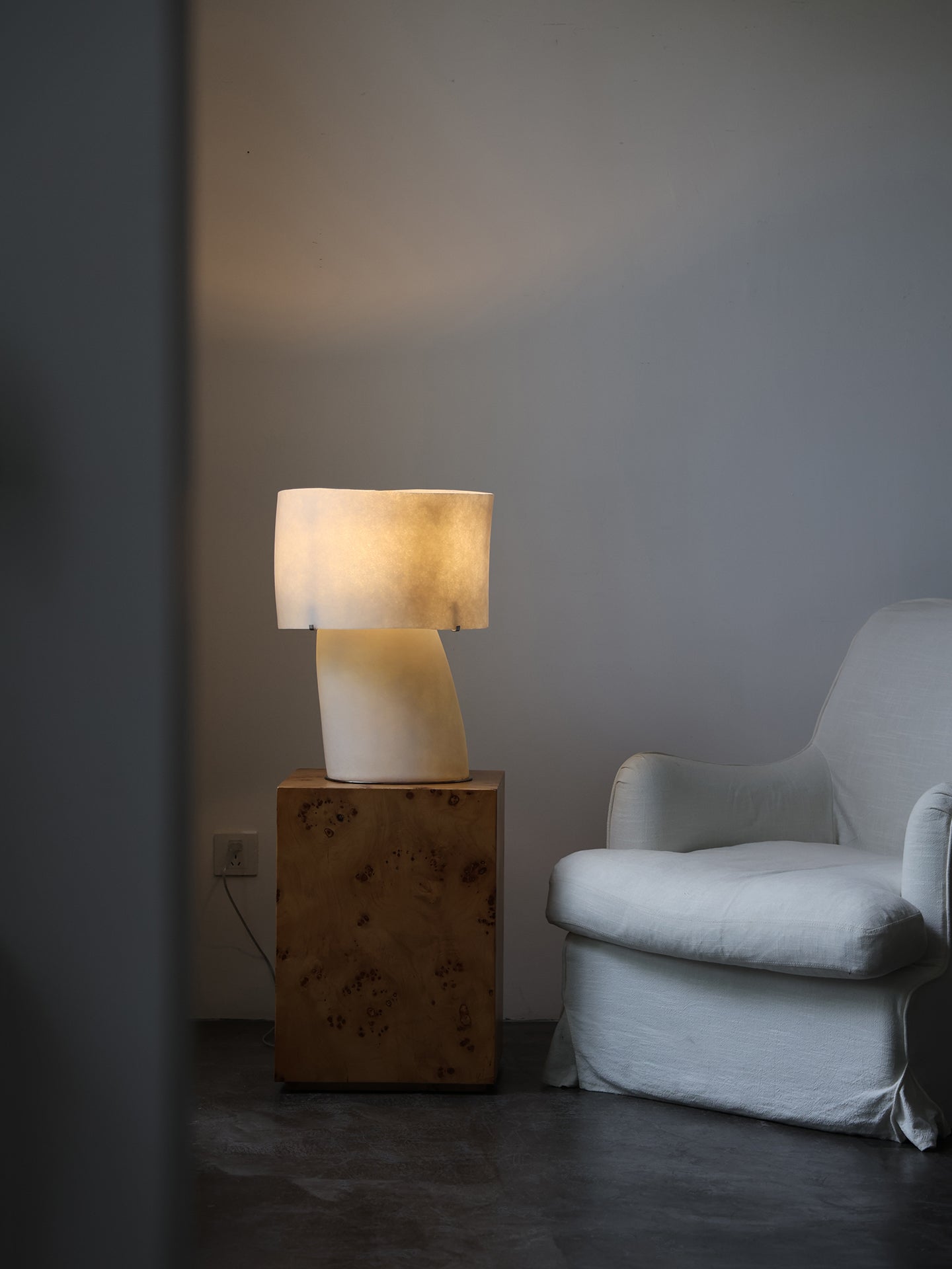 Vellum Moderne Minimaliste Plastique Métal Lampe de Table