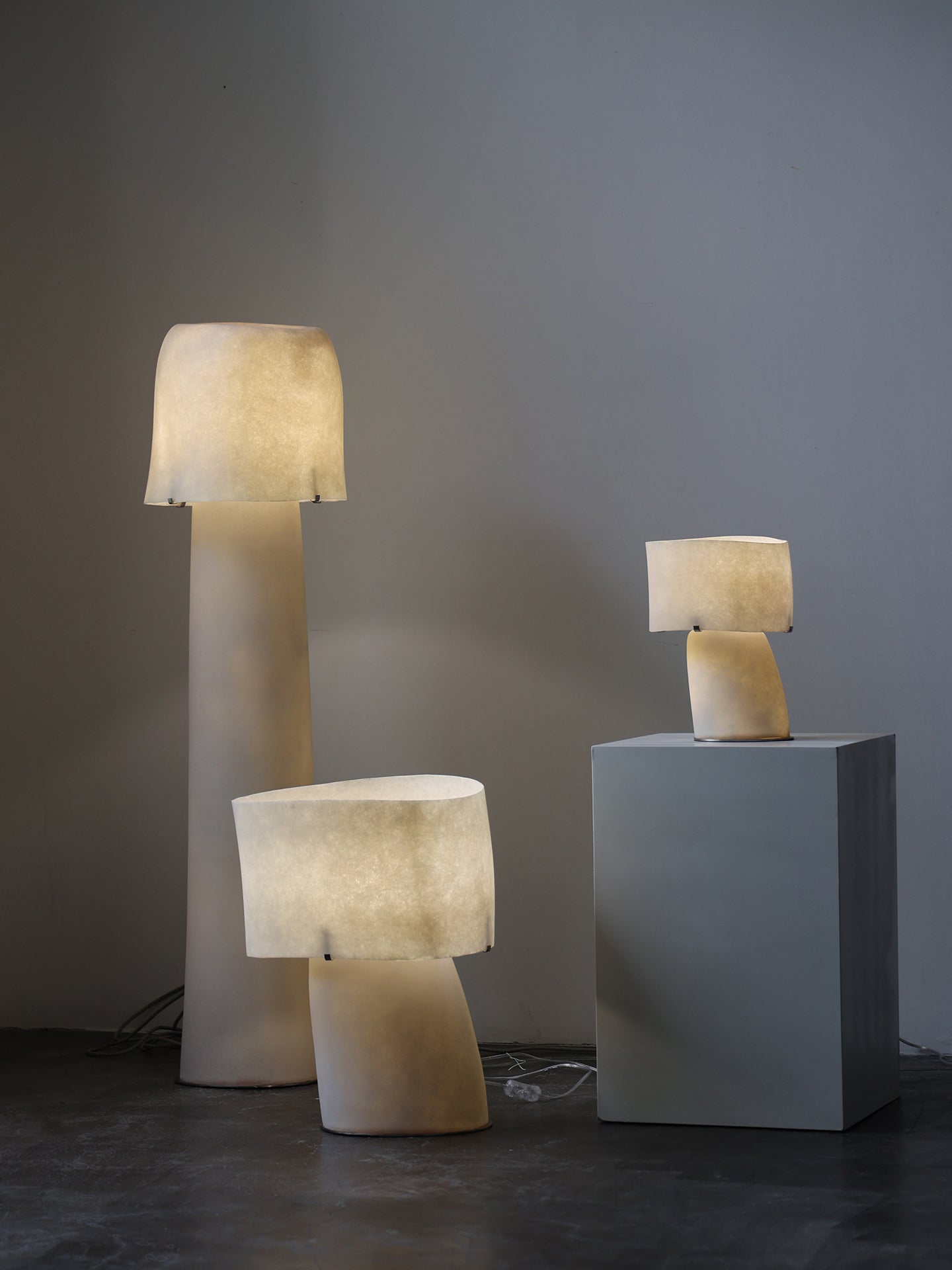 Vellum Moderne Minimaliste Plastique Métal Lampe de Table