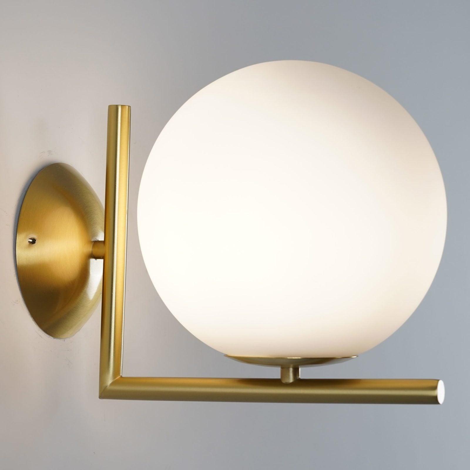 Blown Glass Opal Glass Wall Lamp - Blowlighting