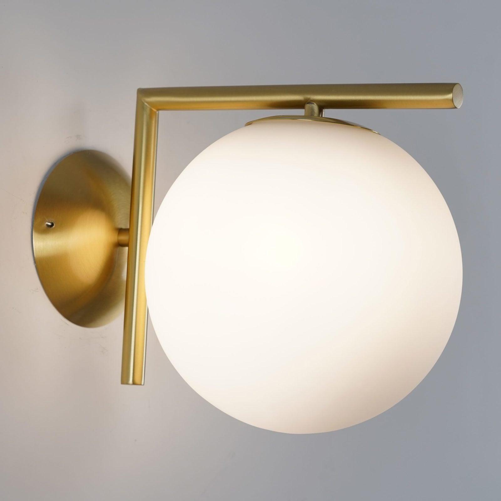 Blown Glass Opal Glass Wall Lamp - Blowlighting
