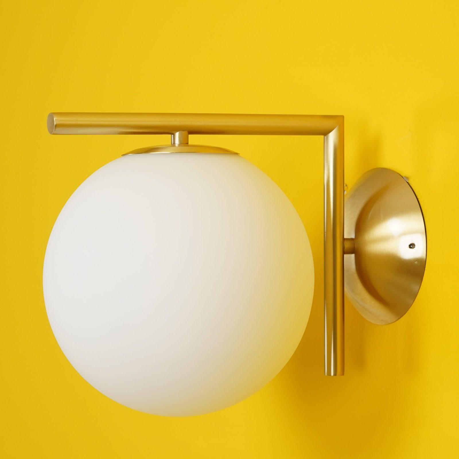 Blown Glass Opal Glass Wall Lamp - Blowlighting