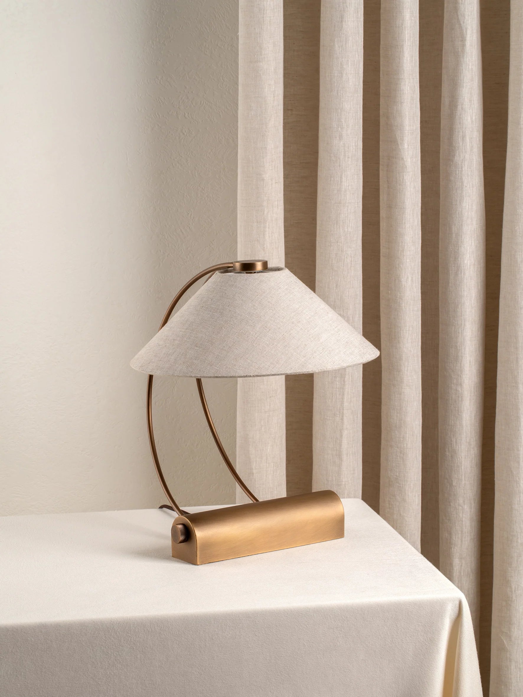 Finna Lampe de Table Moderne en Tissu