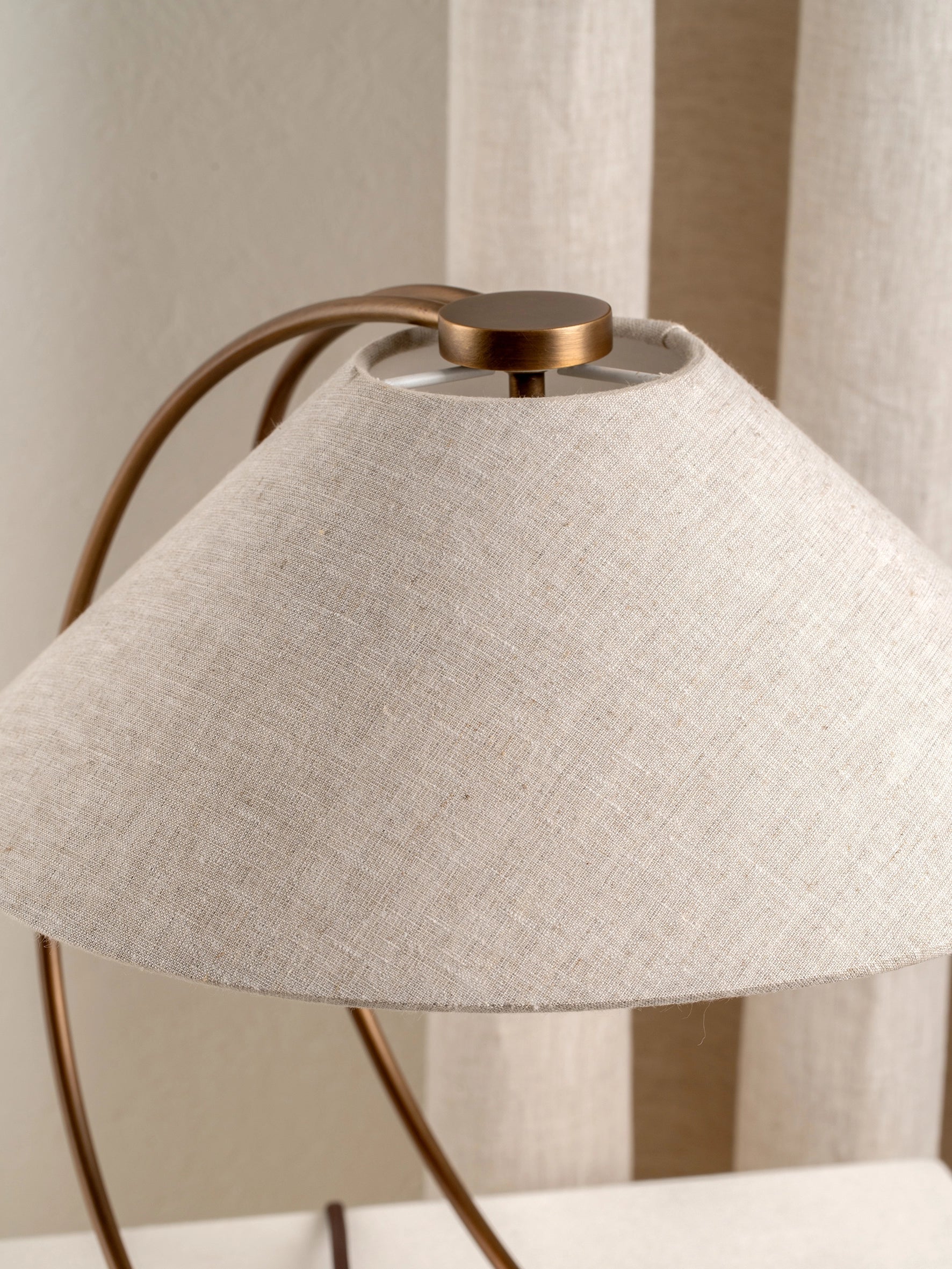 Finna Lampe de Table Moderne en Tissu