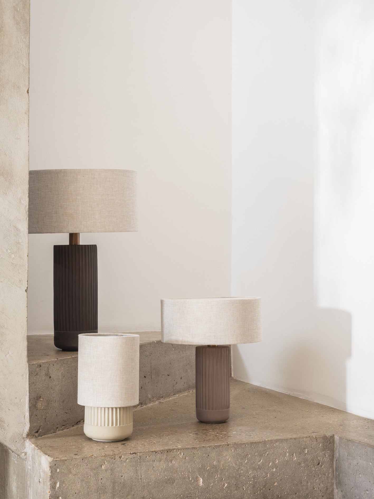 Enza Lampe de table en béton nervuré blanc chaud