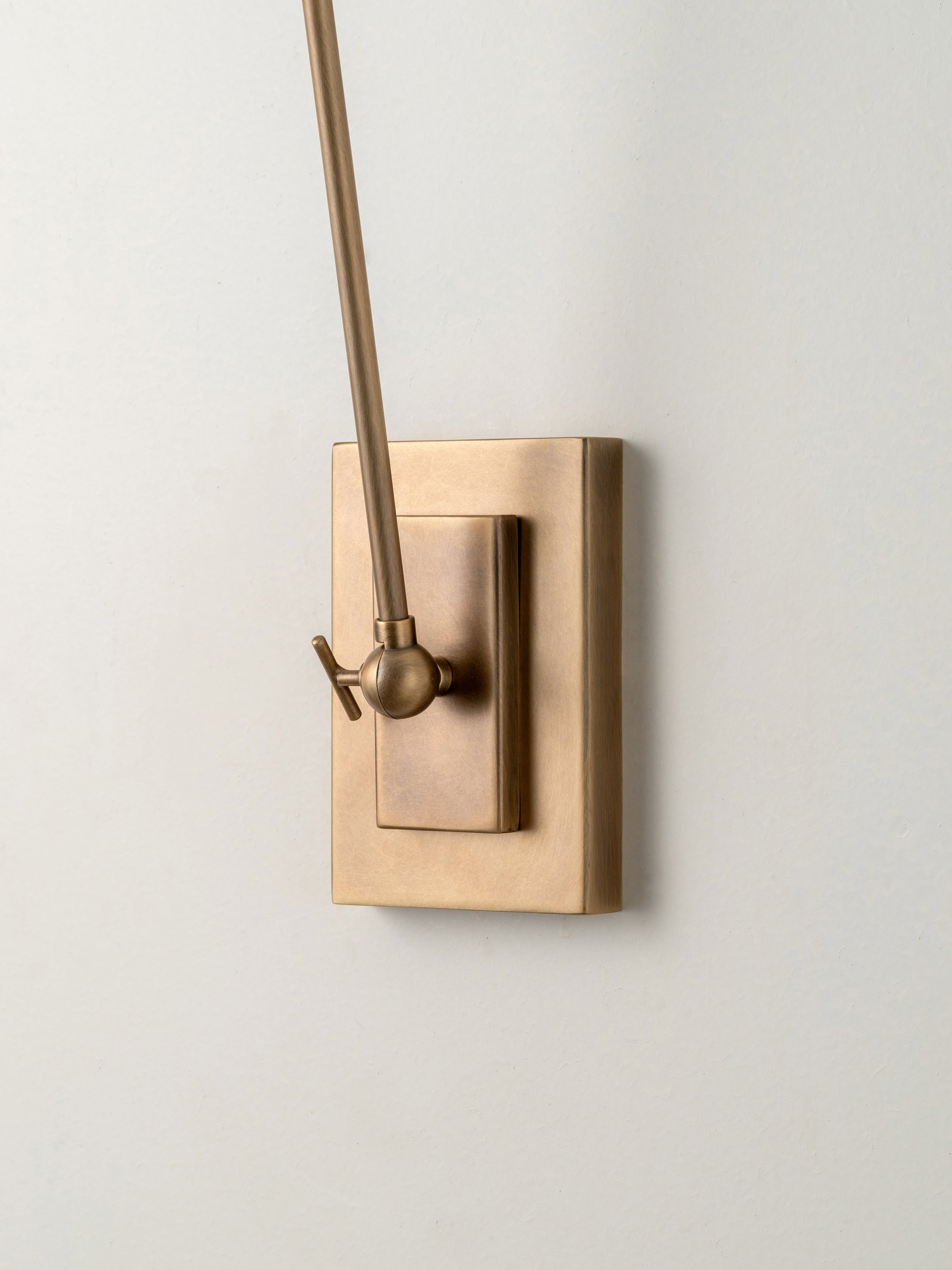 Hazel Applique Murale Minimaliste en Métal