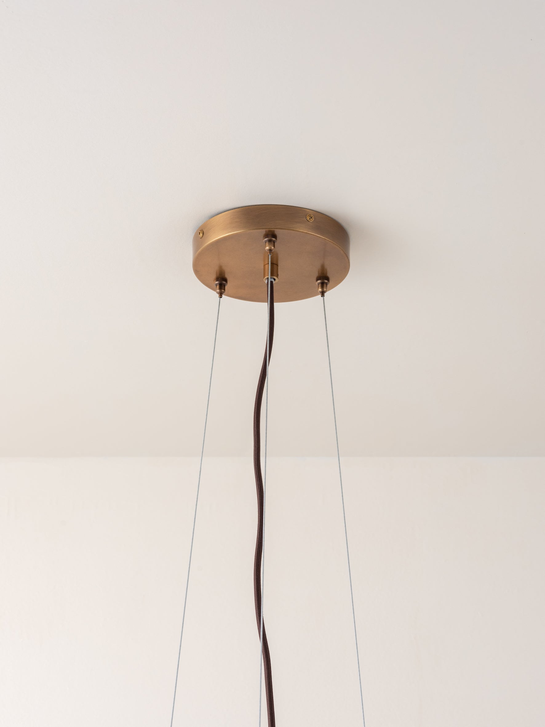 Drew Lustre Moderne en Laiton