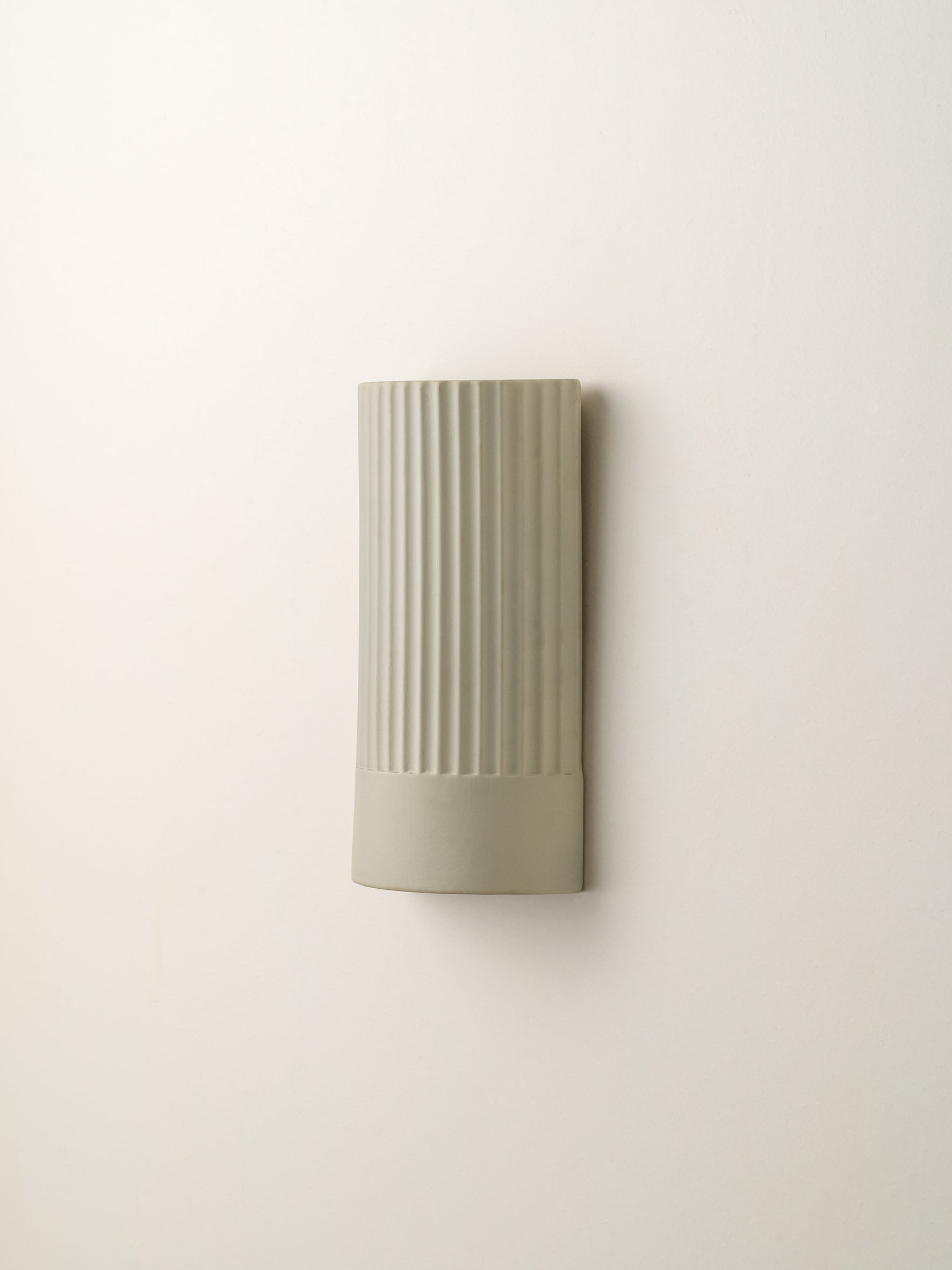 Enza applique murale en céramique nervurée blanc chaud