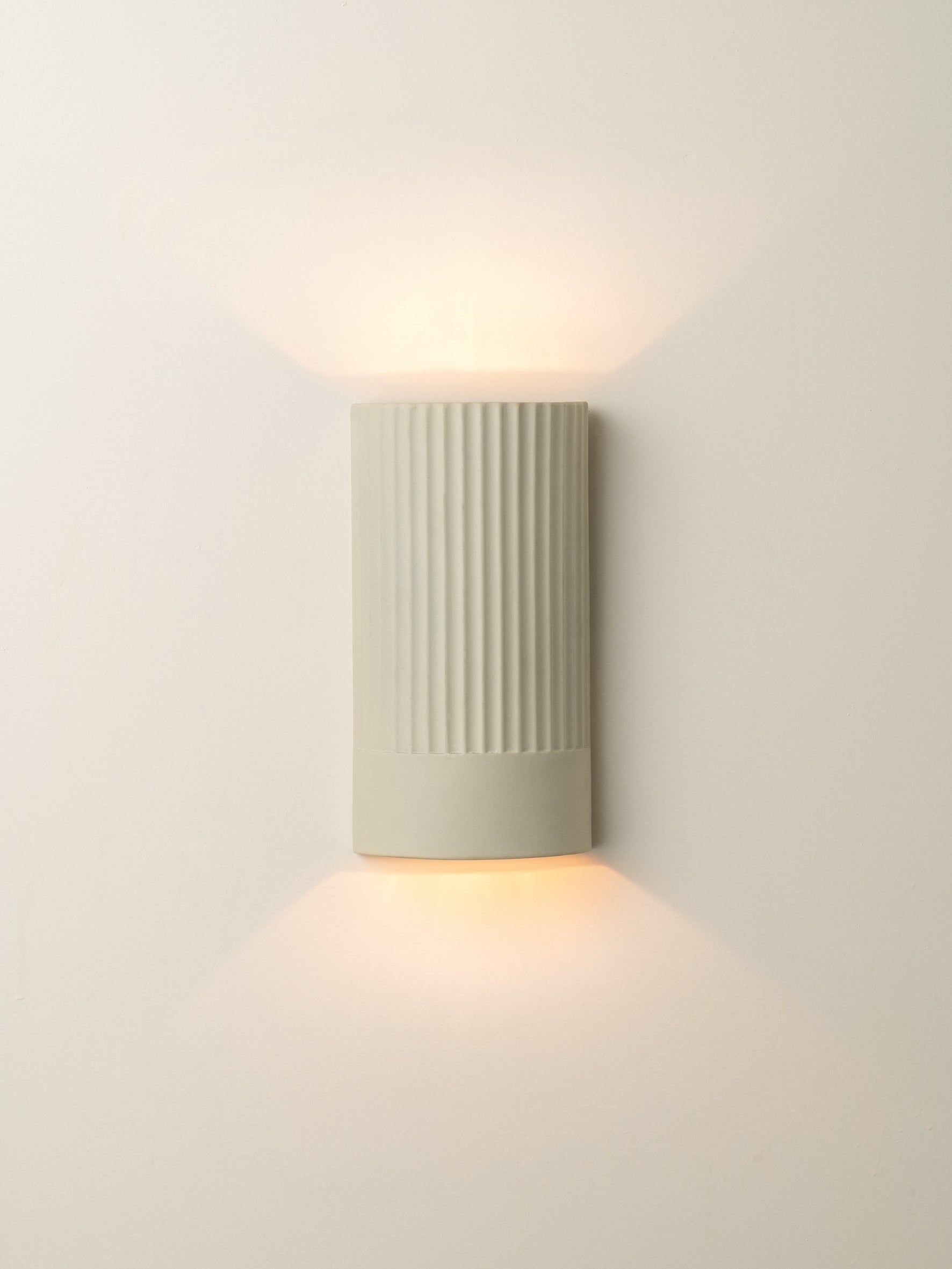 Enza applique murale en céramique nervurée blanc chaud