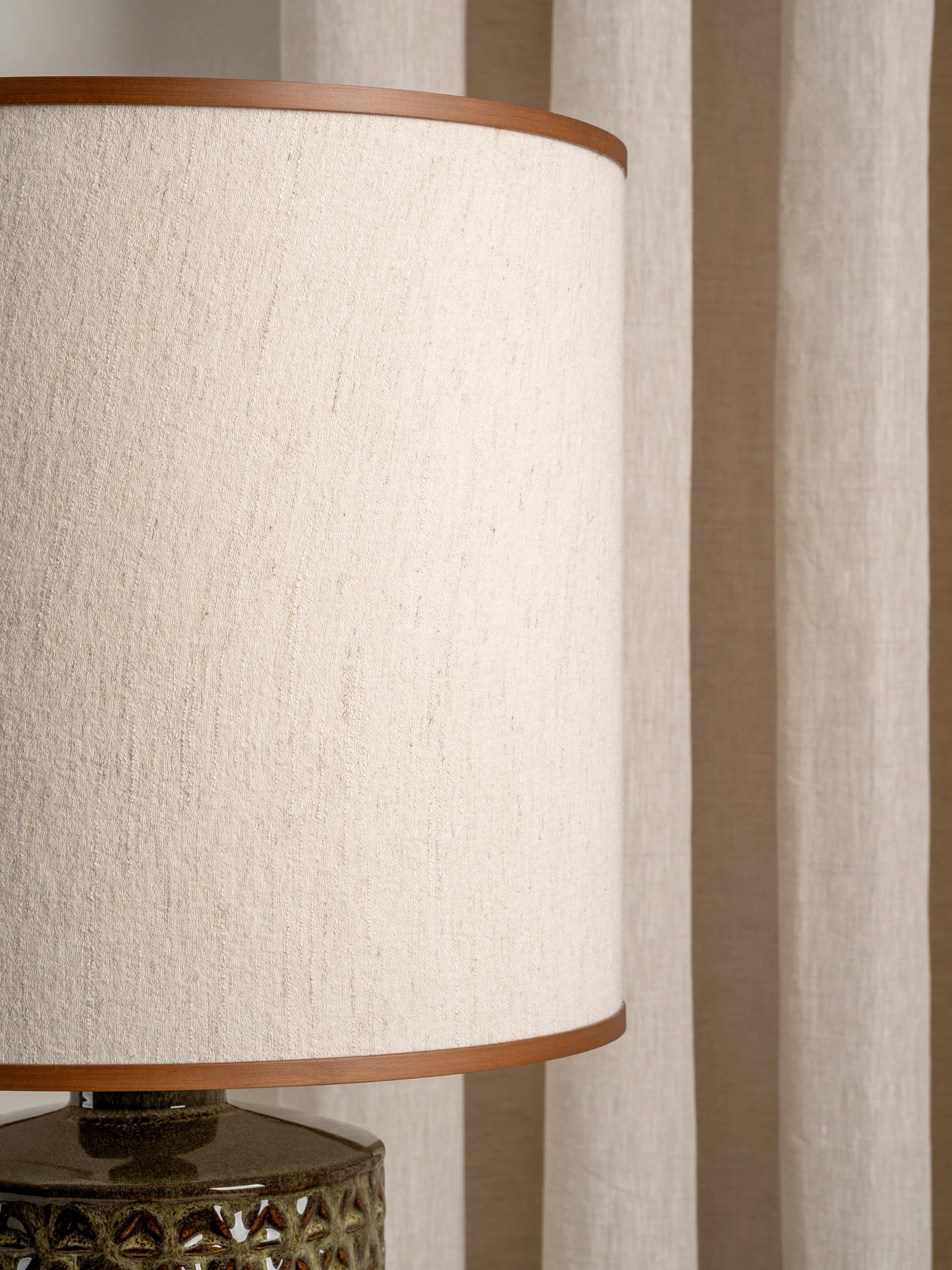 Filaree grande lampe de table en céramique émaillée verte