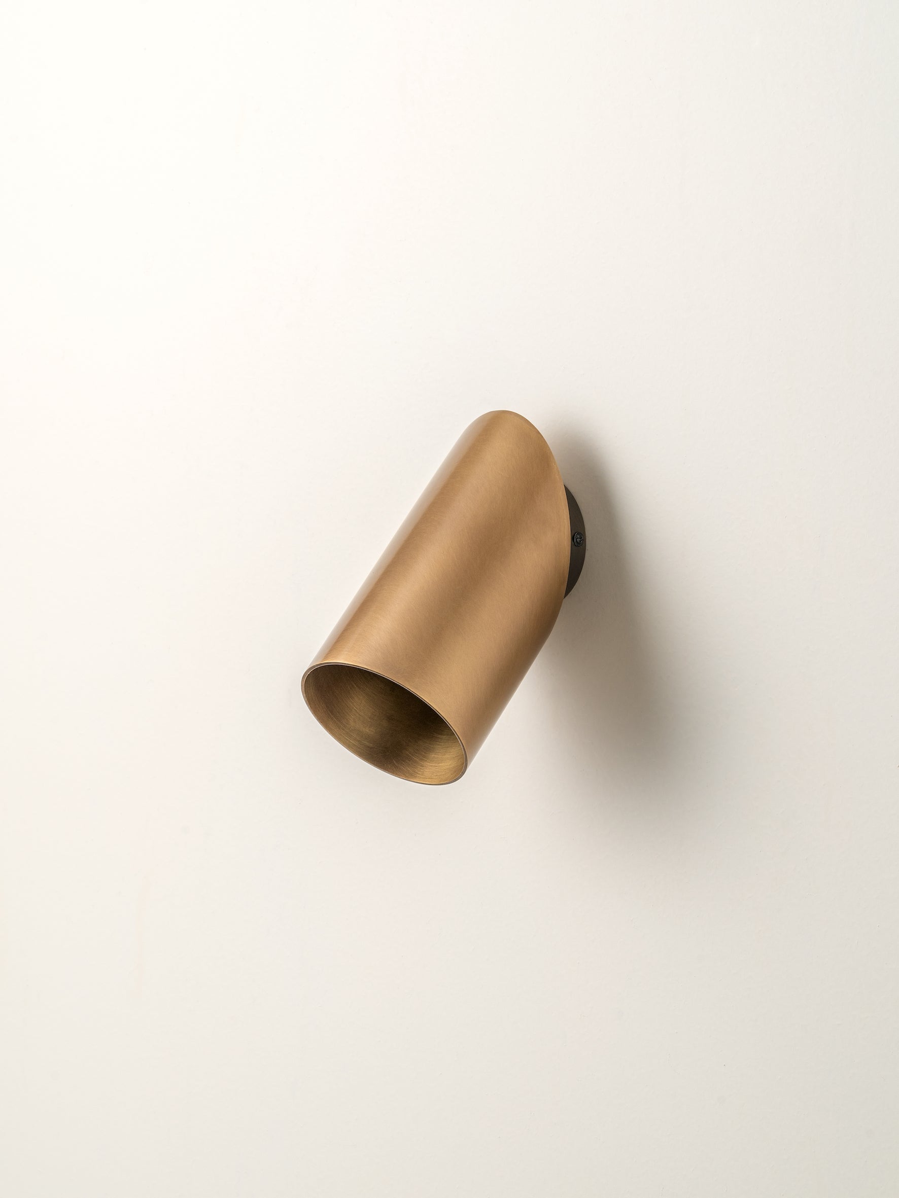 Guilla - Spot cylindrique coudé en laiton