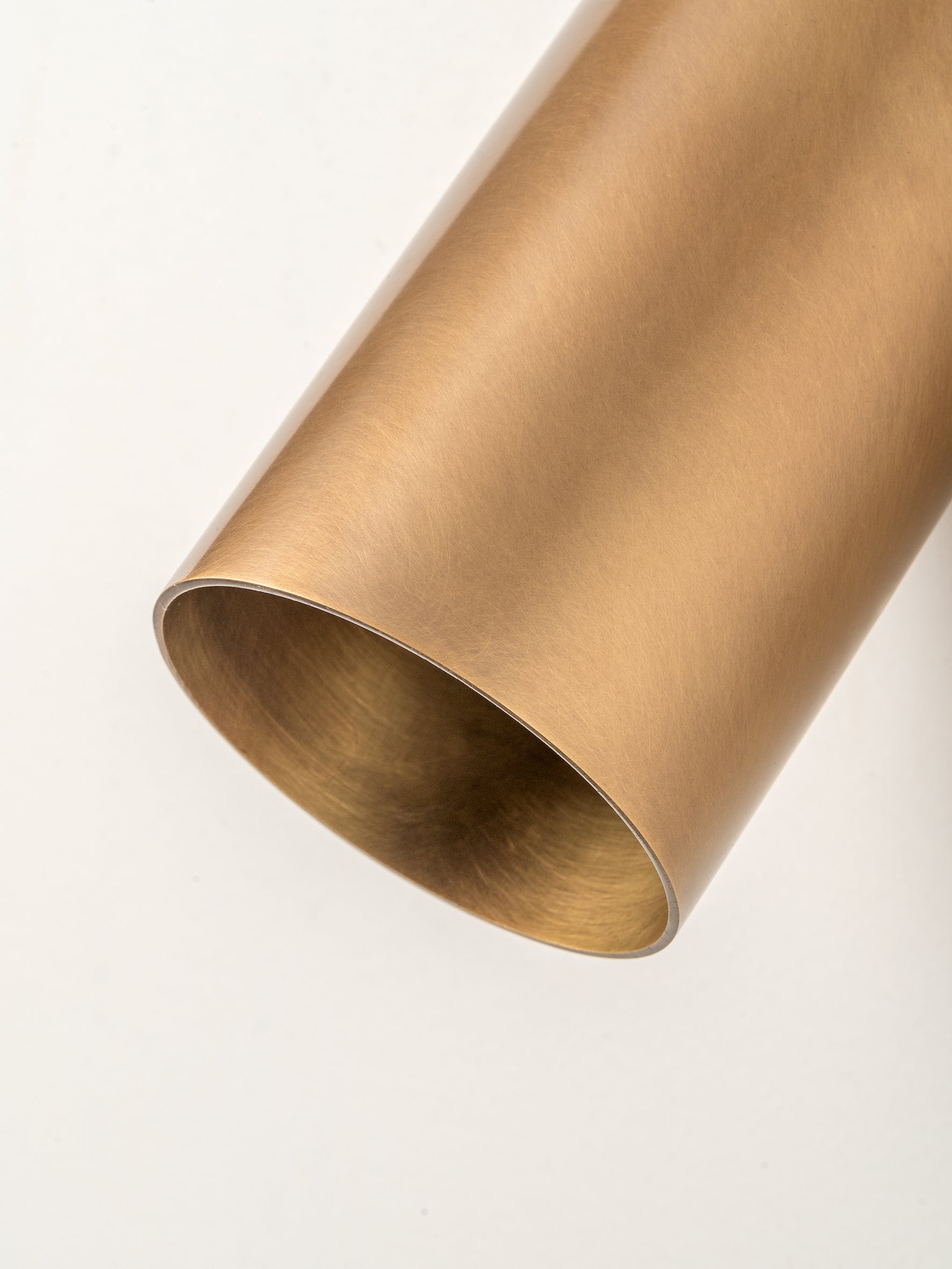 Guilla - Spot cylindrique coudé en laiton