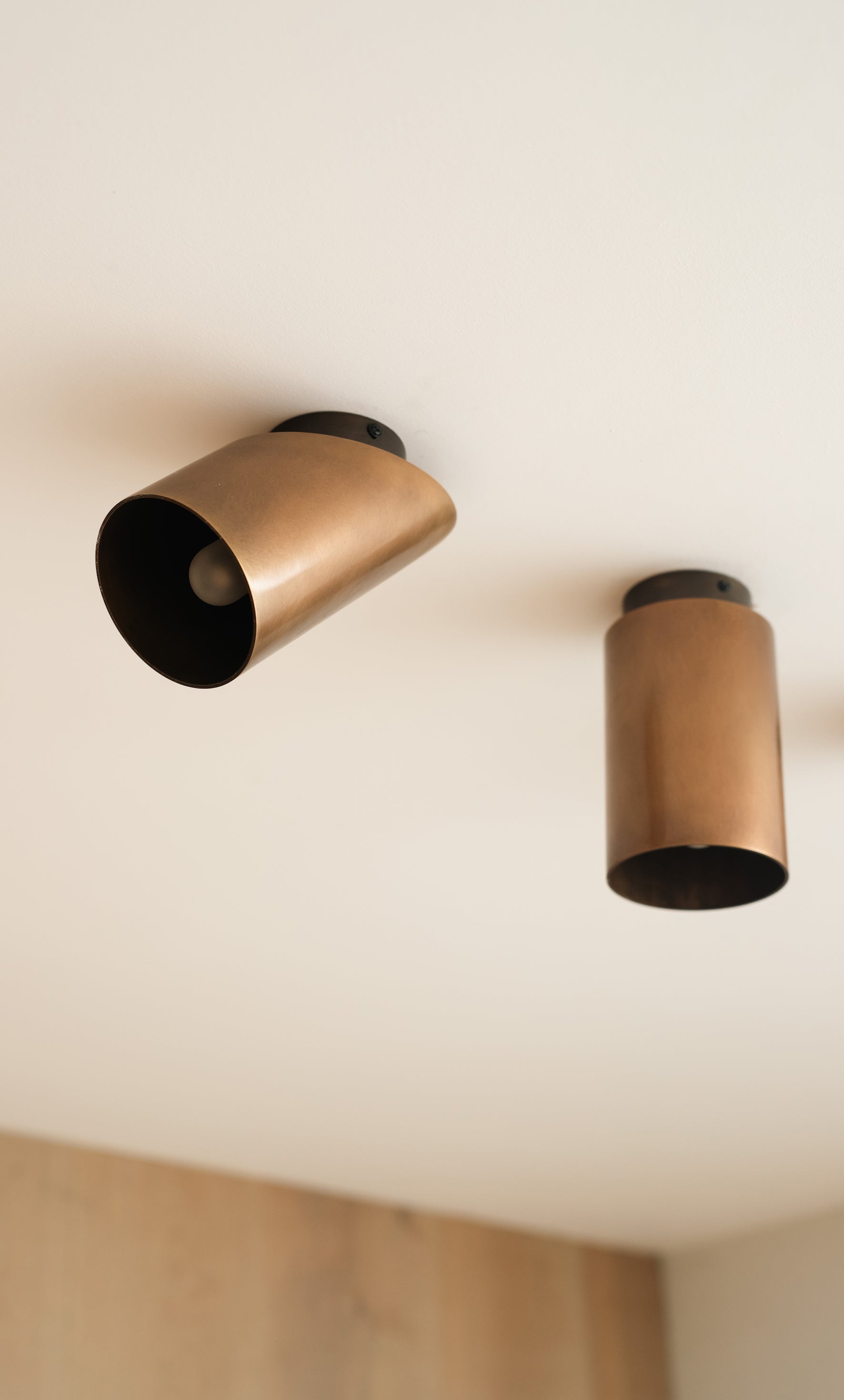 Guilla - Spot cylindrique coudé en laiton