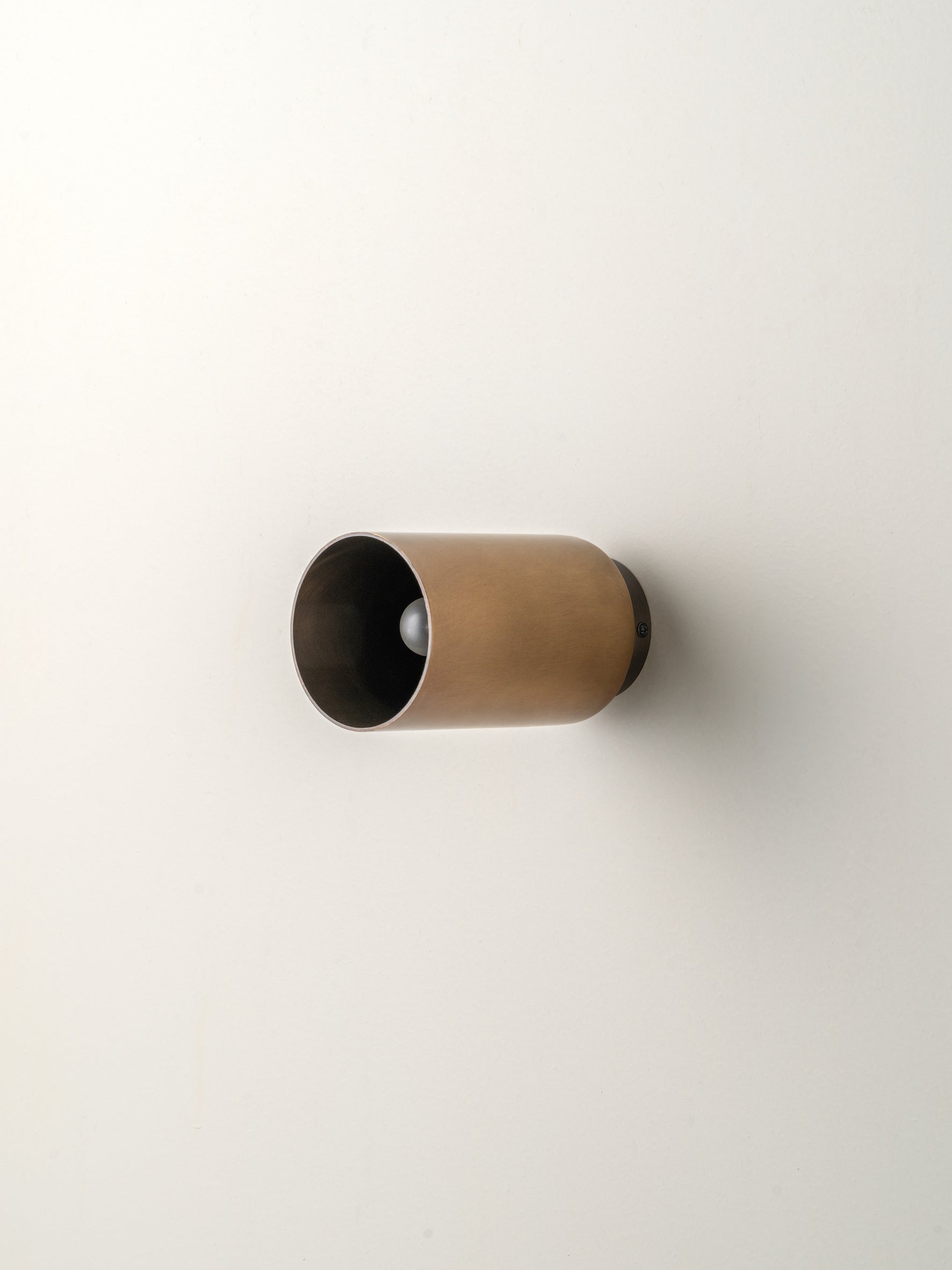 Guilla - applique murale cylindrique en laiton