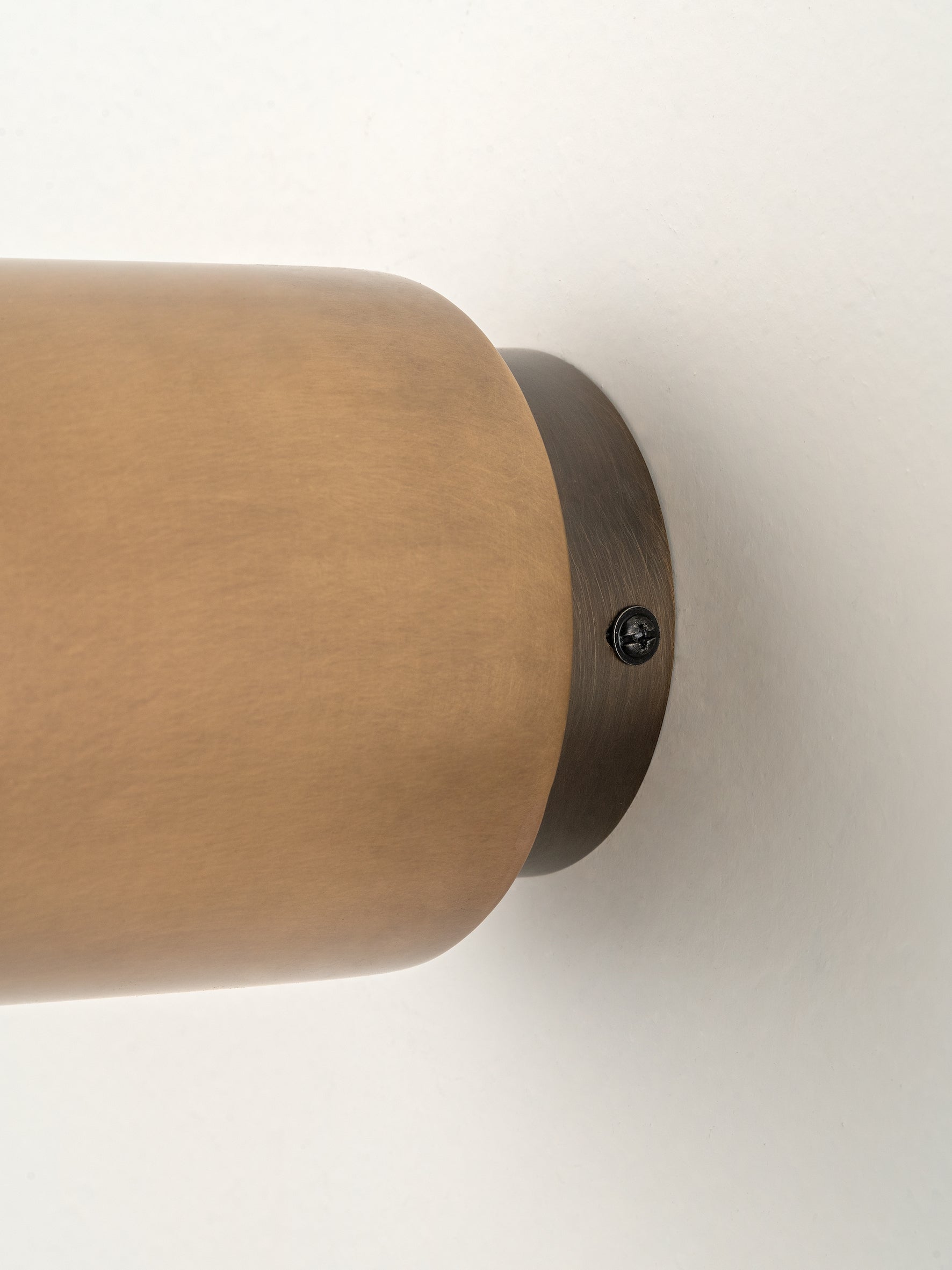 Guilla - applique murale cylindrique en laiton