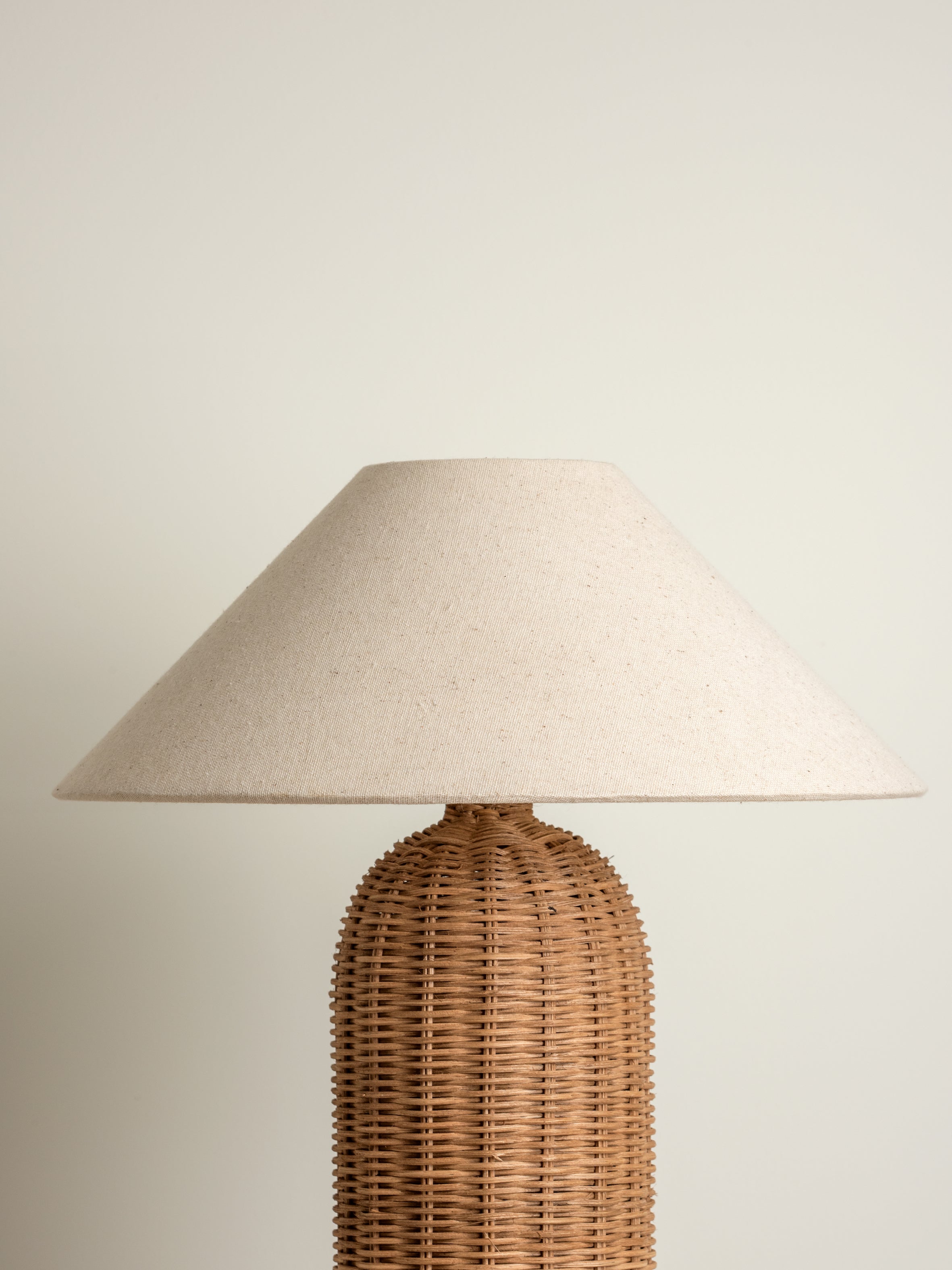 Ensia grande lampe de table en rotin