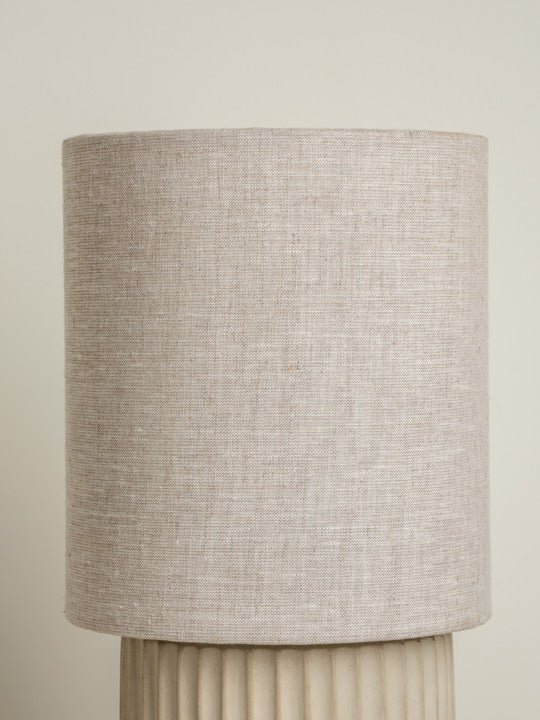 Enza Lampe de table en béton nervuré blanc chaud