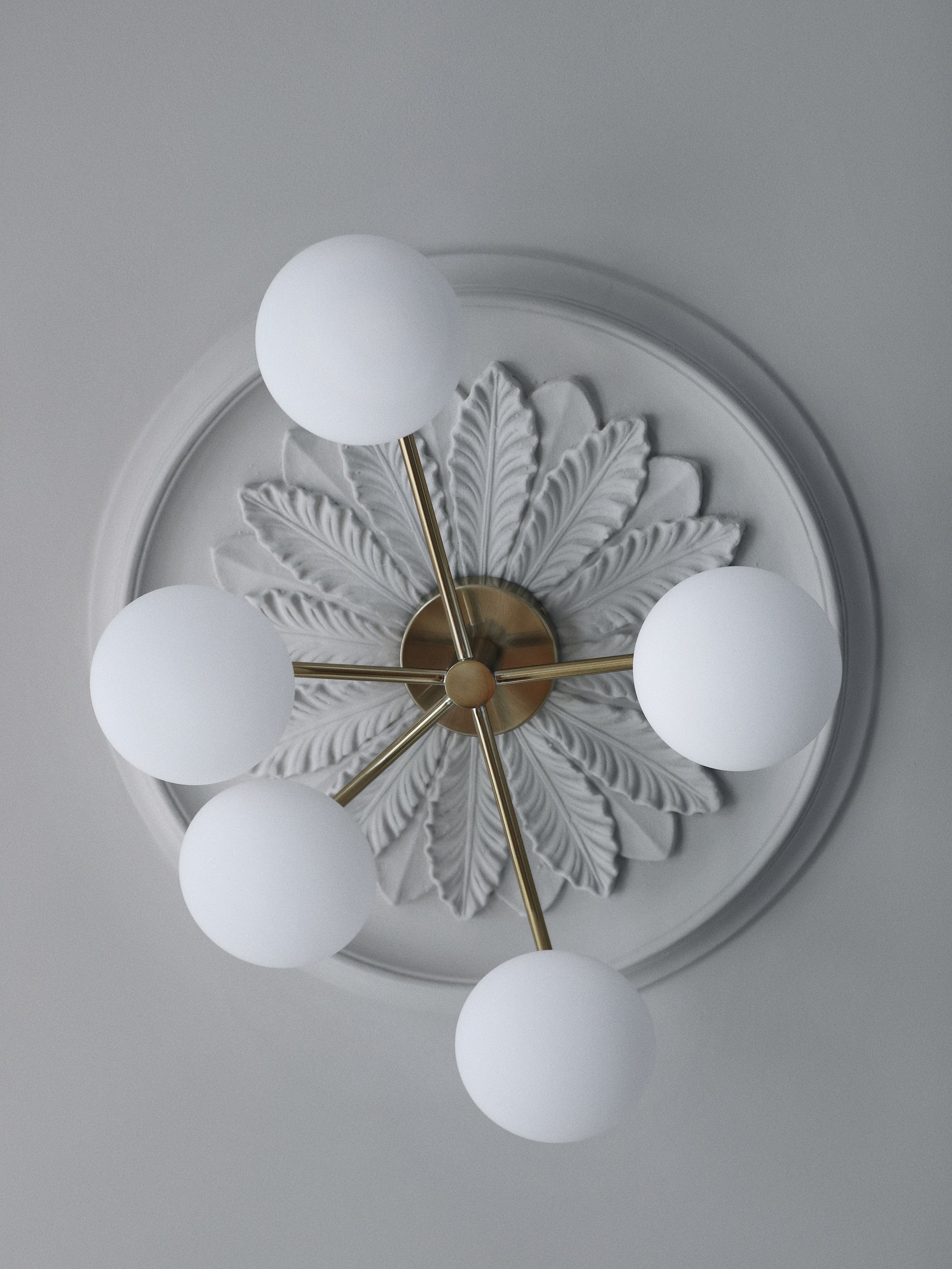 Imperial Plafonnier encastré à 5 lumières en laiton et opale