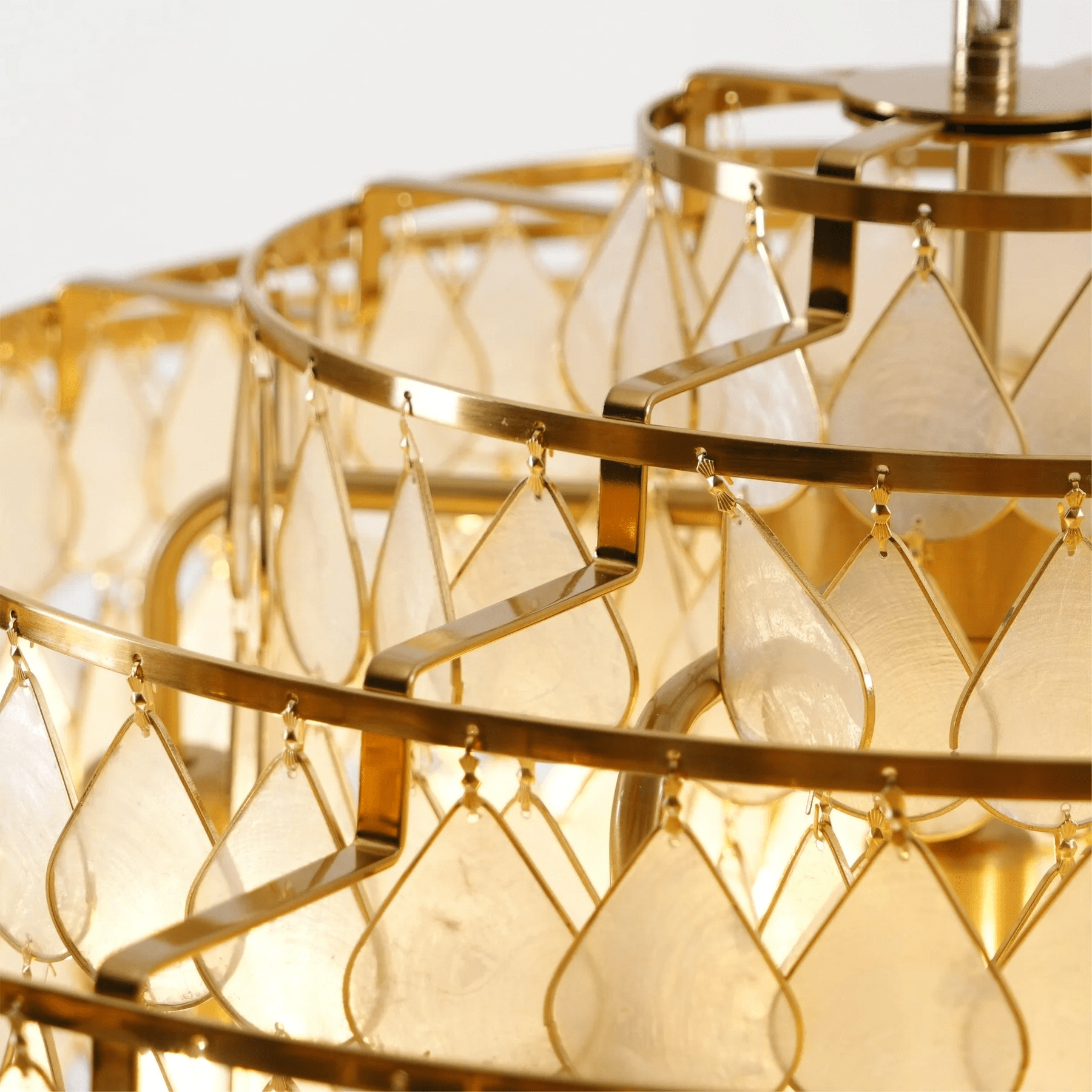 Teardrops Shell Chandelier - Blowlighting
