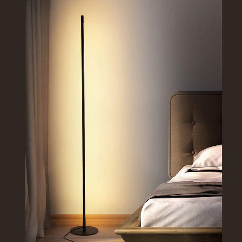 Ray Simple Linéaire LED Lampadaire Or Noir Métal Gel de Silice Salon Chambre