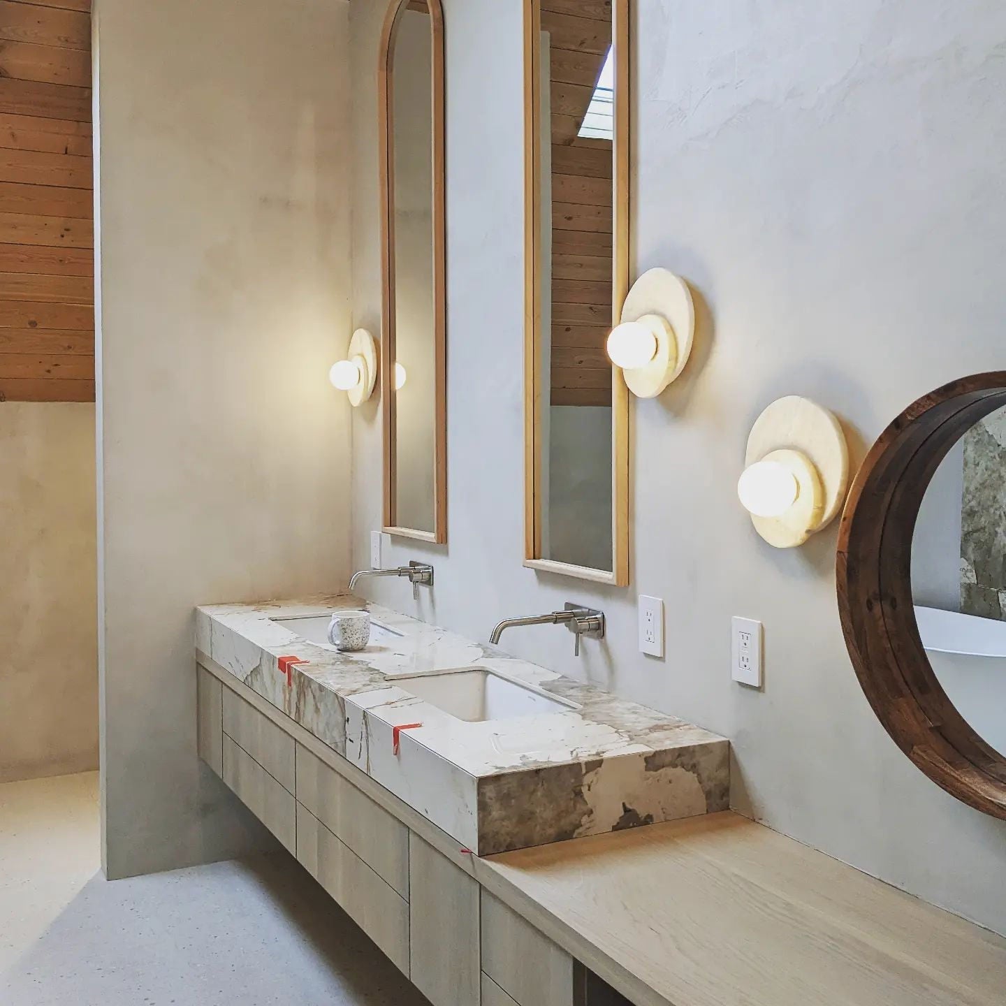 Alorarae Organic Alabaster Wall Light - Letslighting