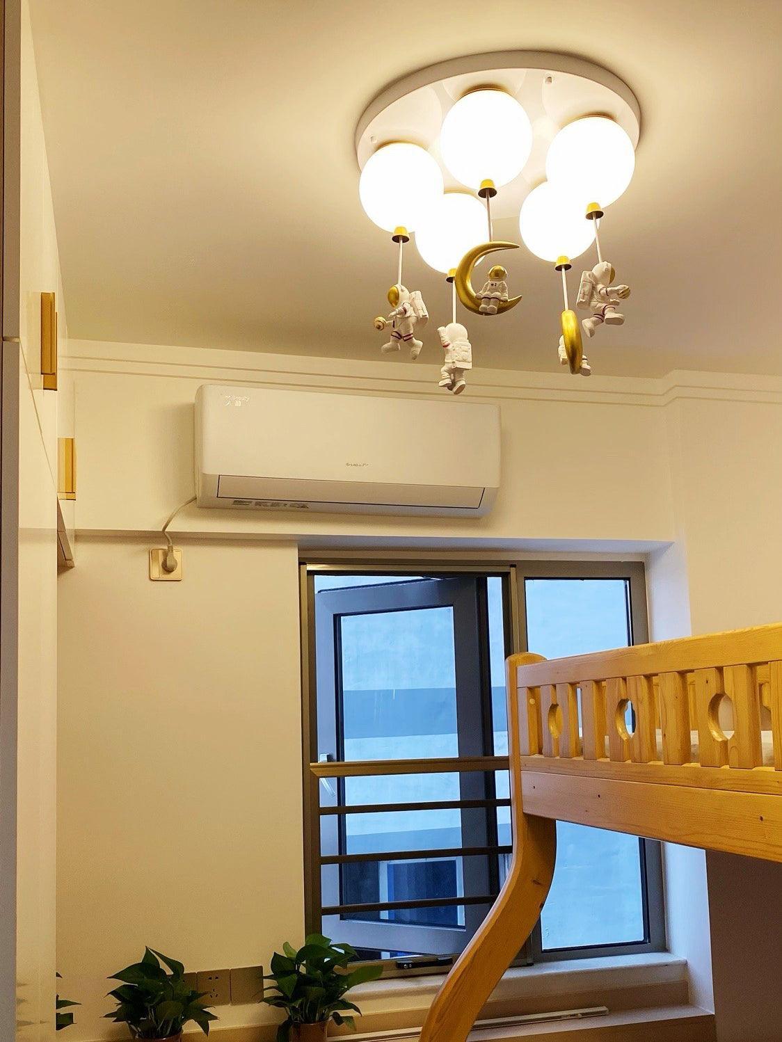 Astronaut Glossy Balloon Ceiling Lamp - Blowlighting