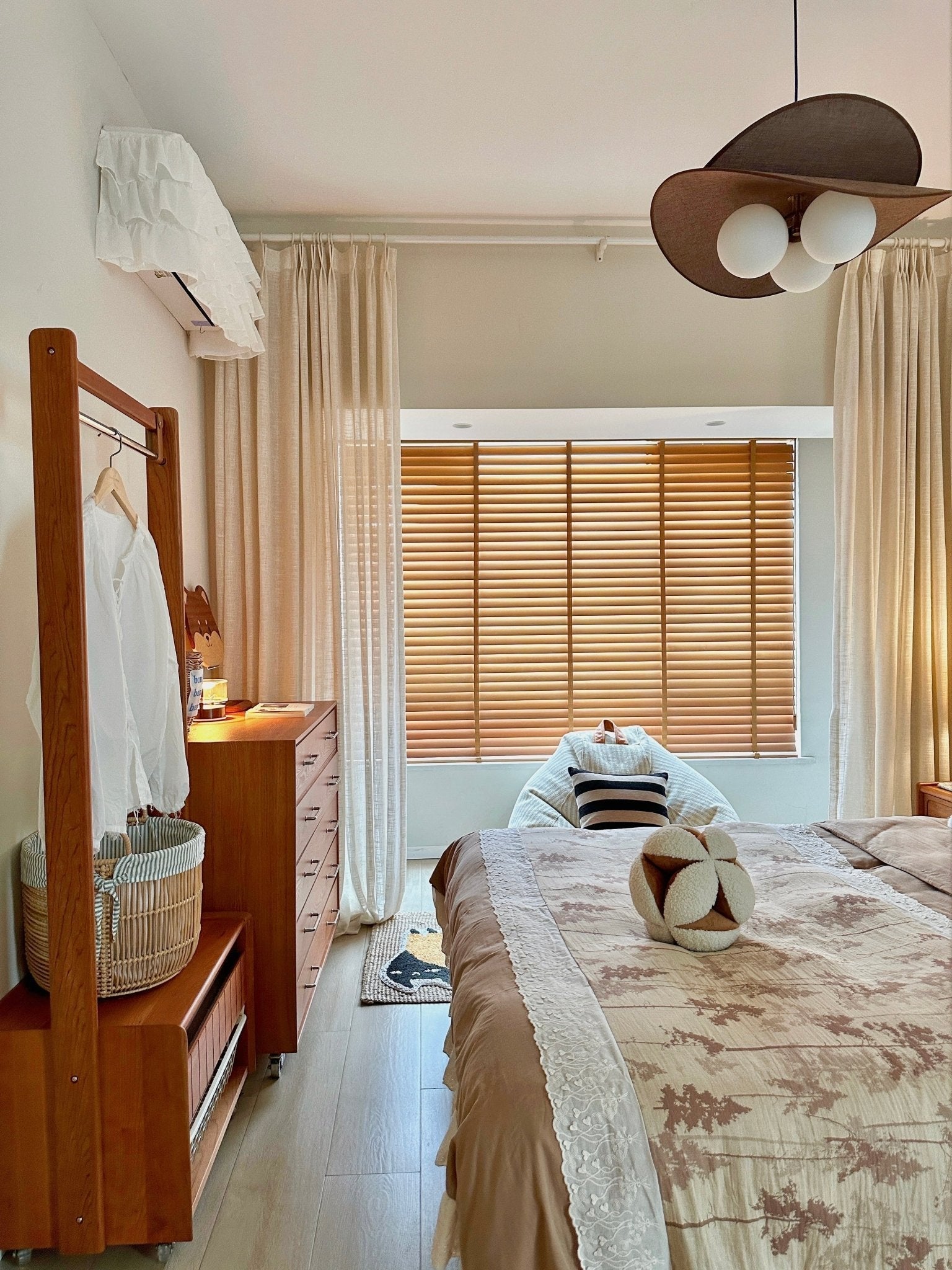 Brill Lustre Vintage Moderne Bloom Petals