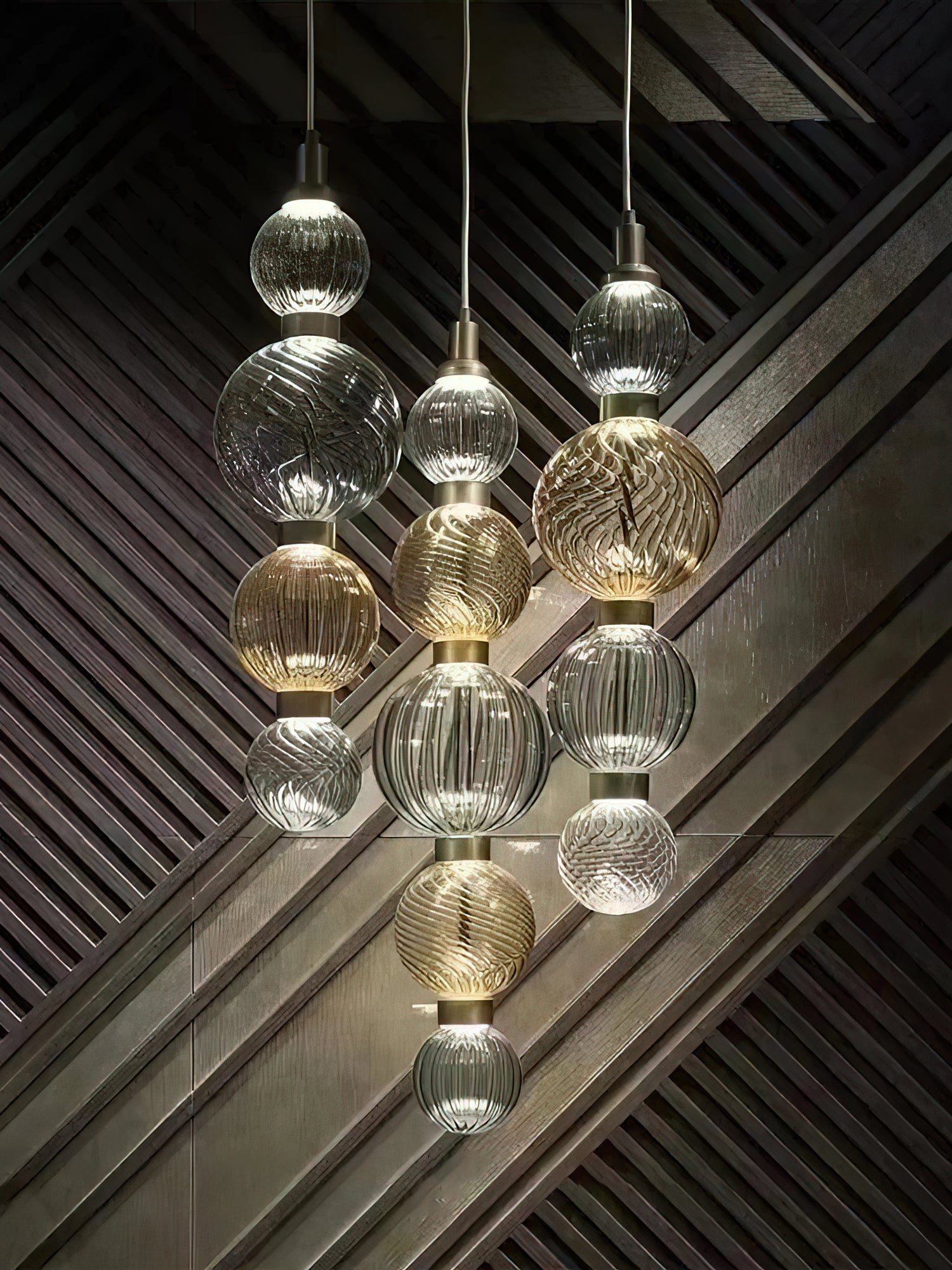 Celvara Globe Pendant Lamp - Vakkerlight