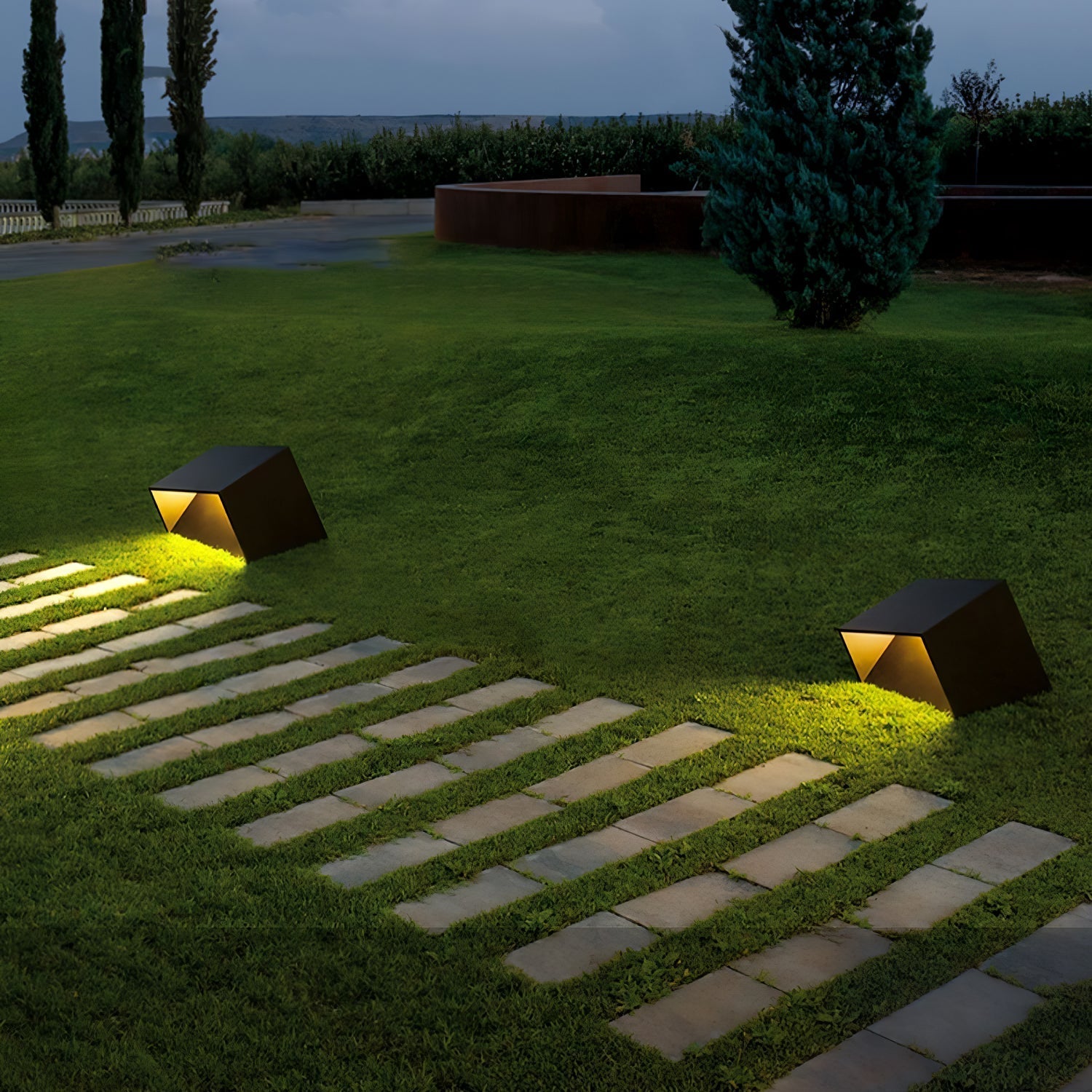 Cube Garden Solar Outdoor Light - Blowlighting