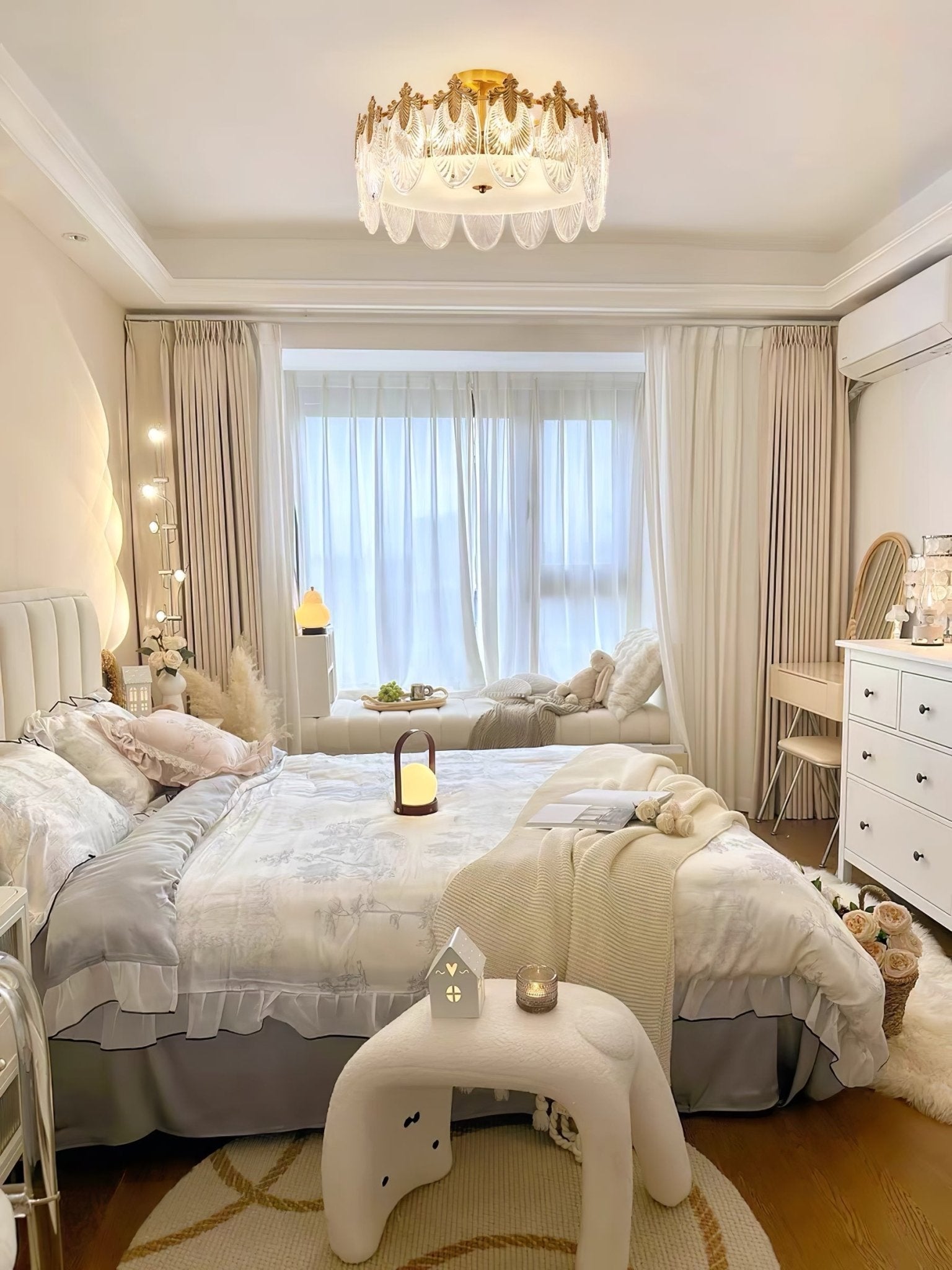 Decorative Pattern Glass Round Chandelier - Blowlighting