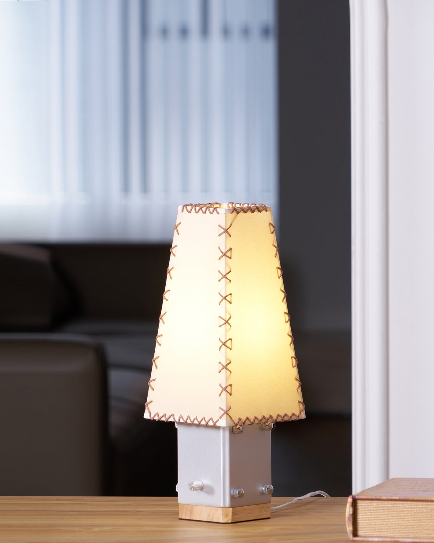 Estela Table Lamp - Vakkerlight