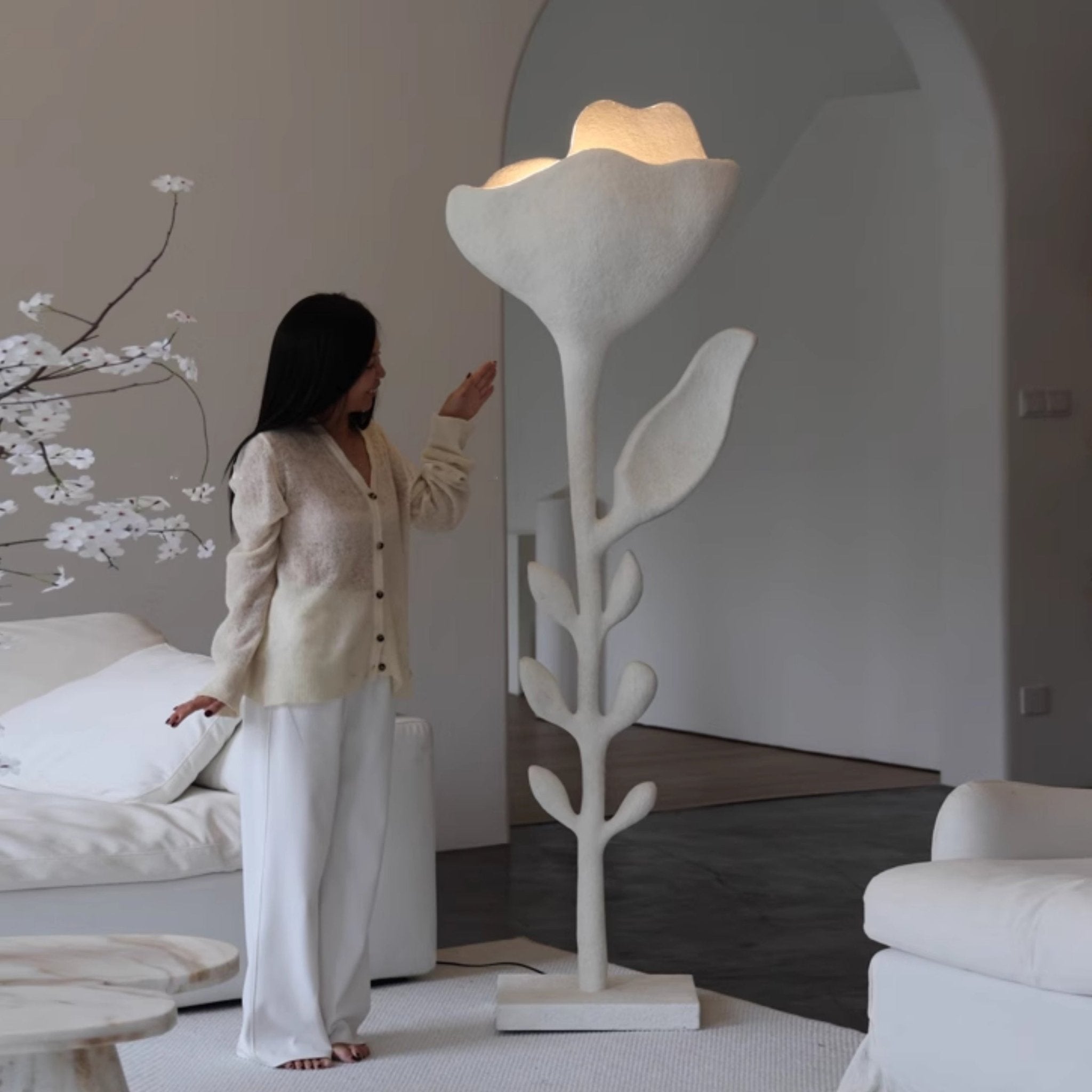 Brilo Lampadaire Élégant en Fibre de Verre Florae